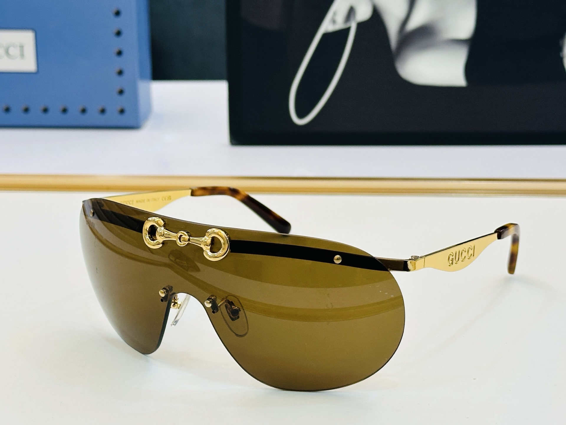 🆕 👏👏GUCC*👍古家GG1656S Size：146口0-122 搭配镜框🔝b❤太阳镜