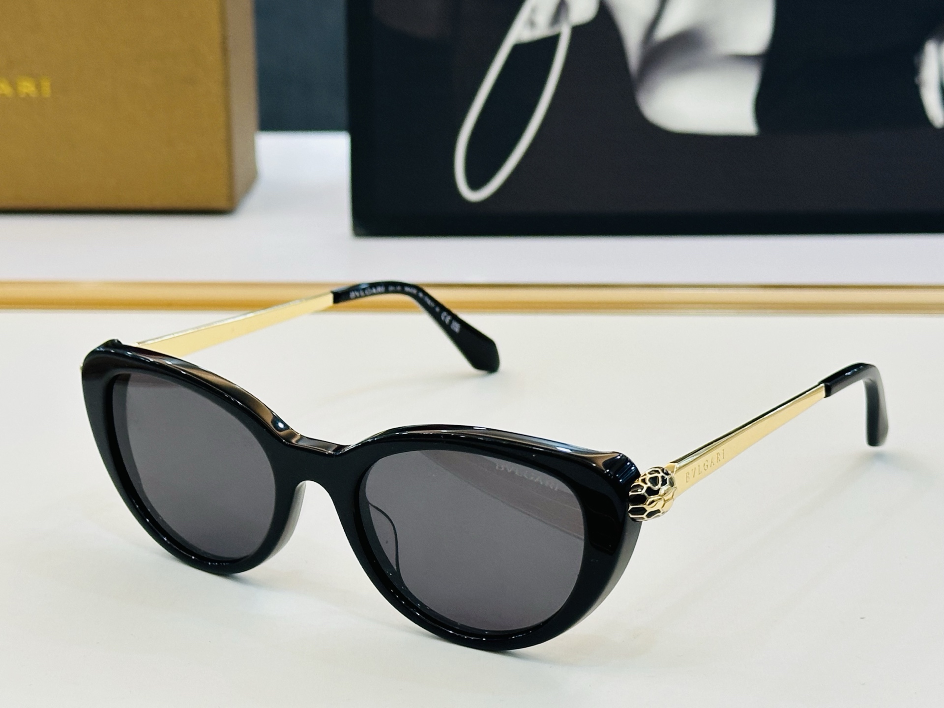 NO:376366,Model sold on the official website BV40067 Size 50 people 19-140 You must buy the quality is perfect C must have on the street Glasses Sunglasses Sunglasses, glasses, bottega veneta19860909款 官网同售 宝格家 BV40067 Size 50口19-140 绝对要买品质非常完美 C出街必备 眼镜墨镜太阳镜,眼镜,bottega veneta,glasses
