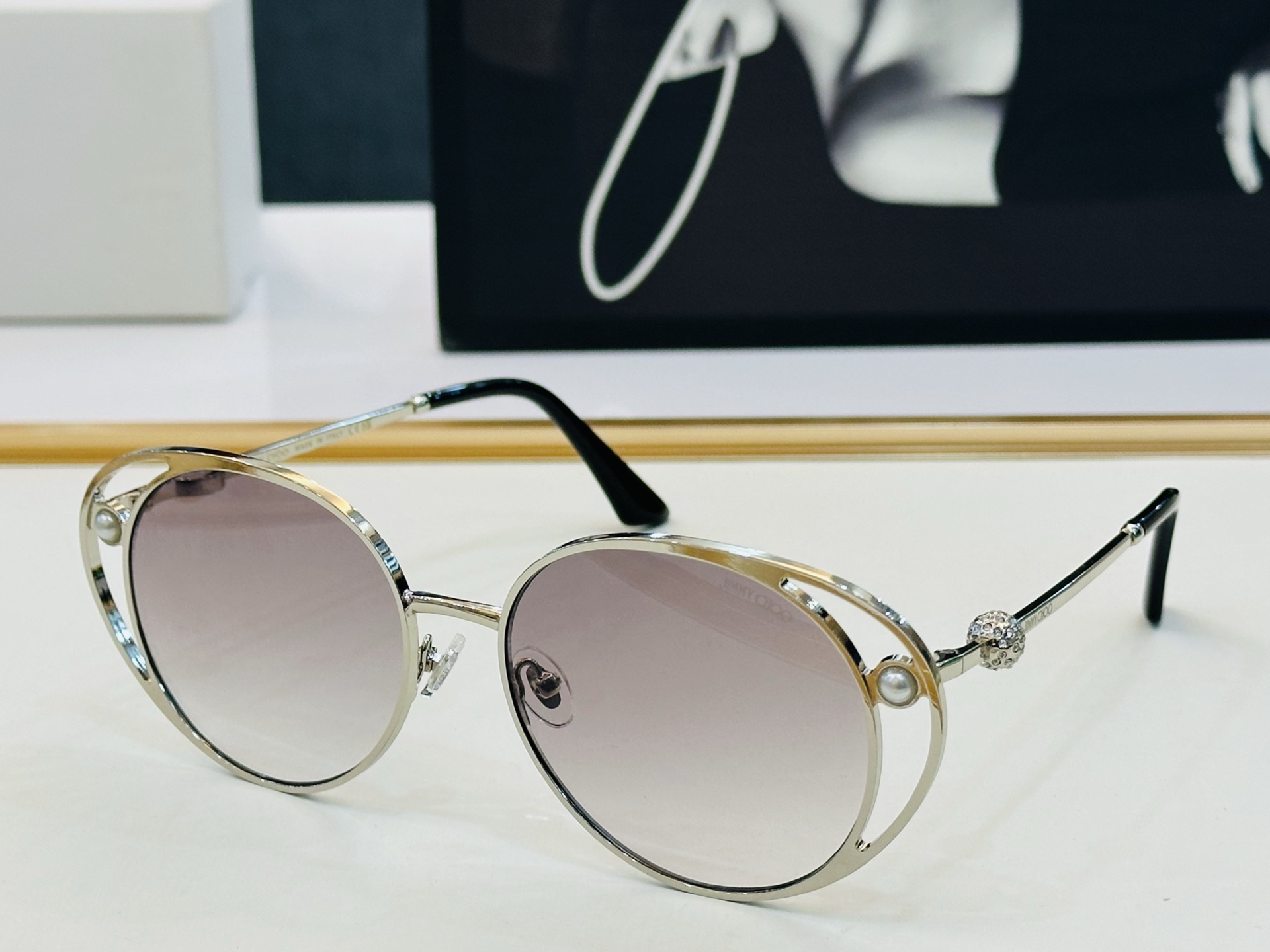 JIMMY CHO* 吉米家 JC4003 Size：55口21-145 新款 坚持一如既往最高品质 百