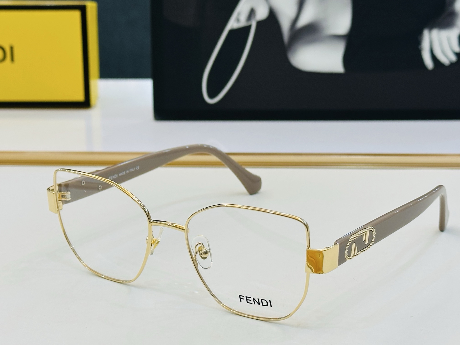 。新款FEND* FE40051 Size：54口18-145 🎁芬家 😀👏时尚经典 L配光架