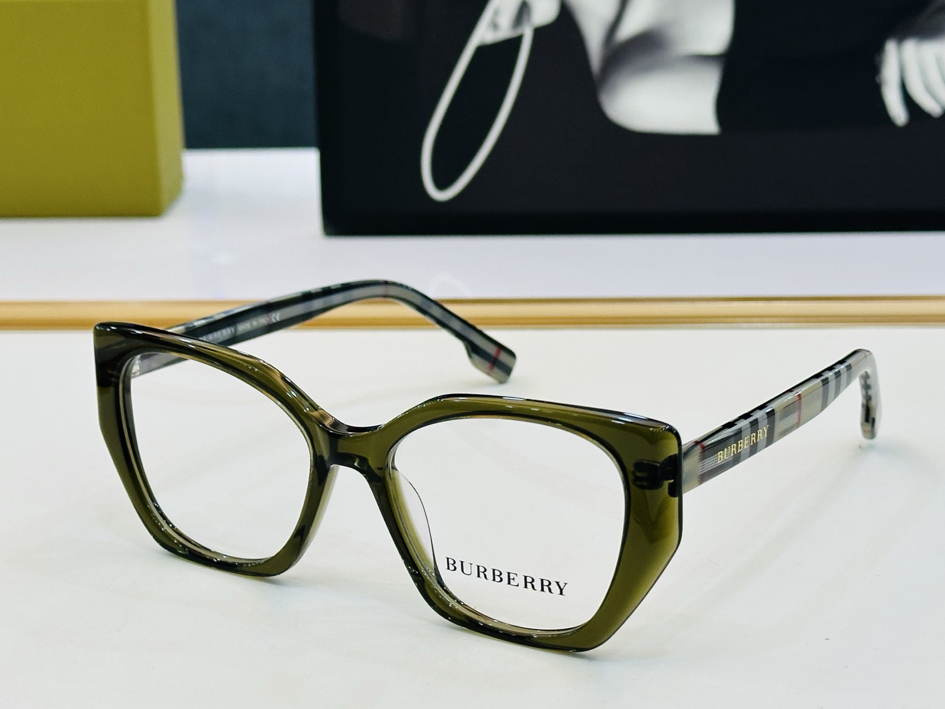 新款 BURBERR*🔻巴家 BE2445 百搭镜架Size：53口19-145 高品质 到货 🌲🌲🌲Z