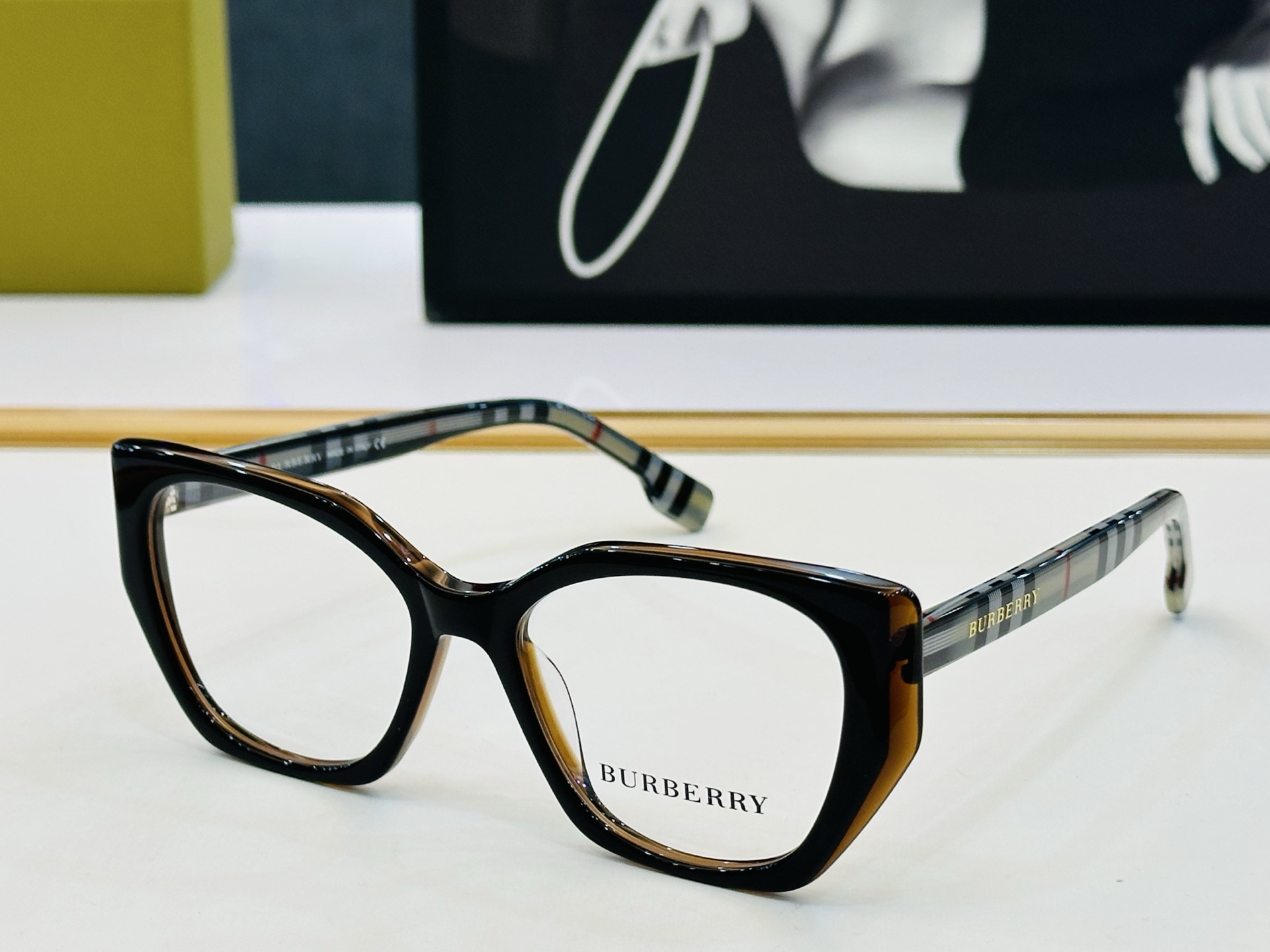 新款 BURBERR*🔻巴家 BE2445 百搭镜架Size：53口19-145 高品质 到货 🌲🌲🌲Z
