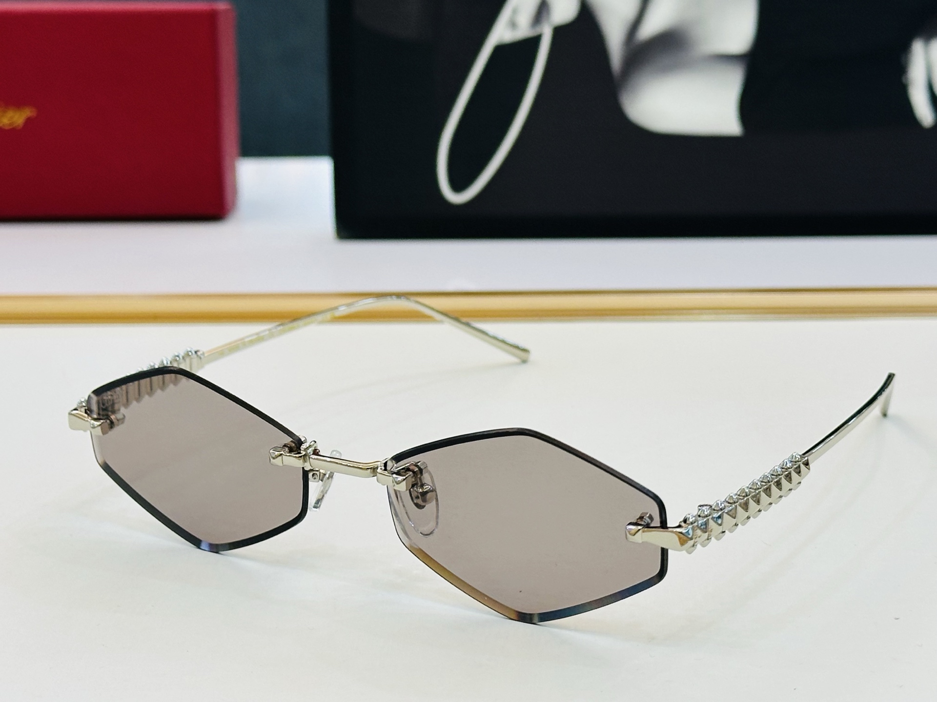 🆕 原版Cartie* 卡家 太阳镜 CT01595 Size：58口口19-142电镀工艺精湛大牌品 