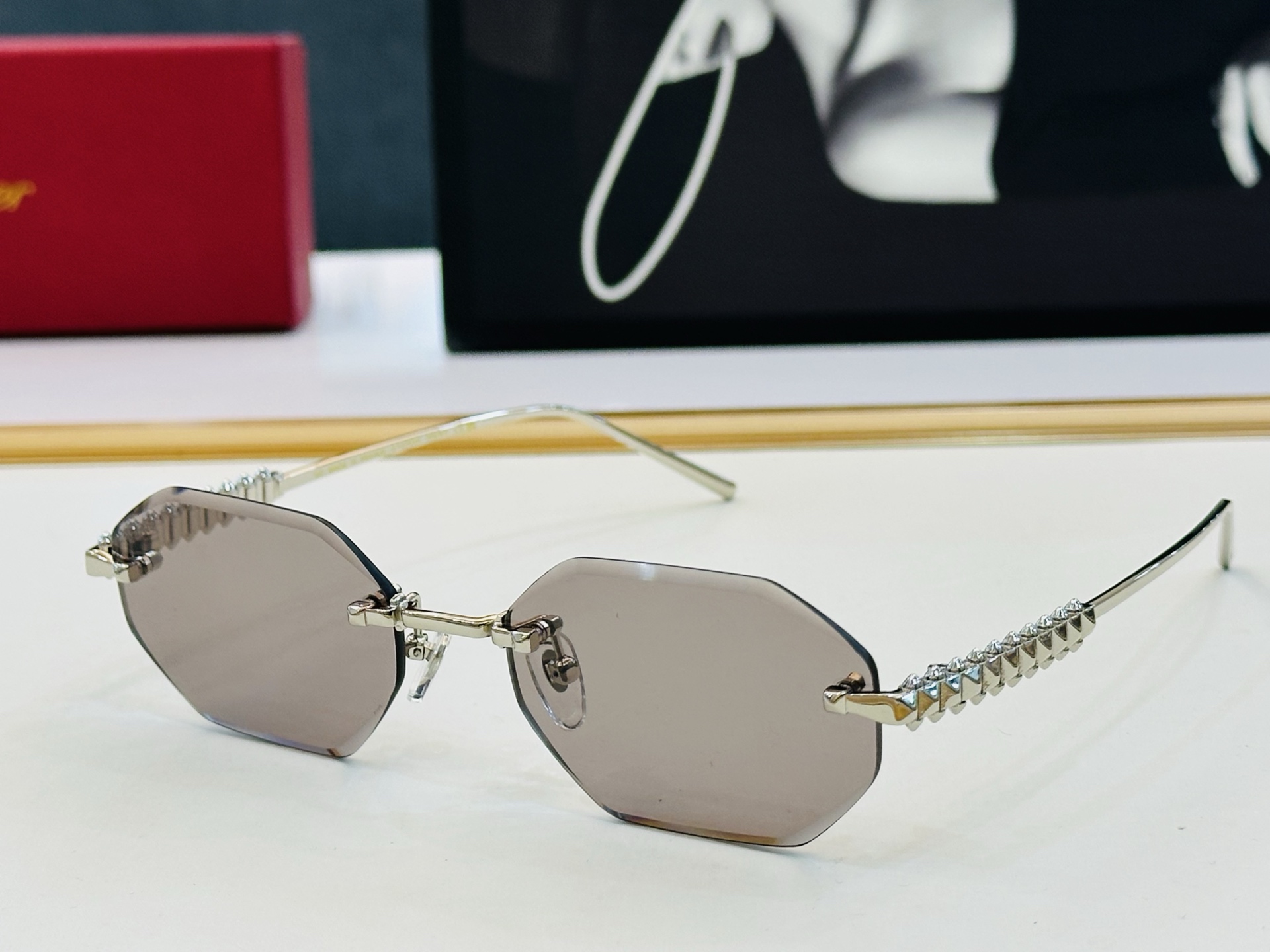 🆕 原版Cartie* 卡家 太阳镜 CT0703S Size：58口口18-145电镀工艺精湛大牌品 