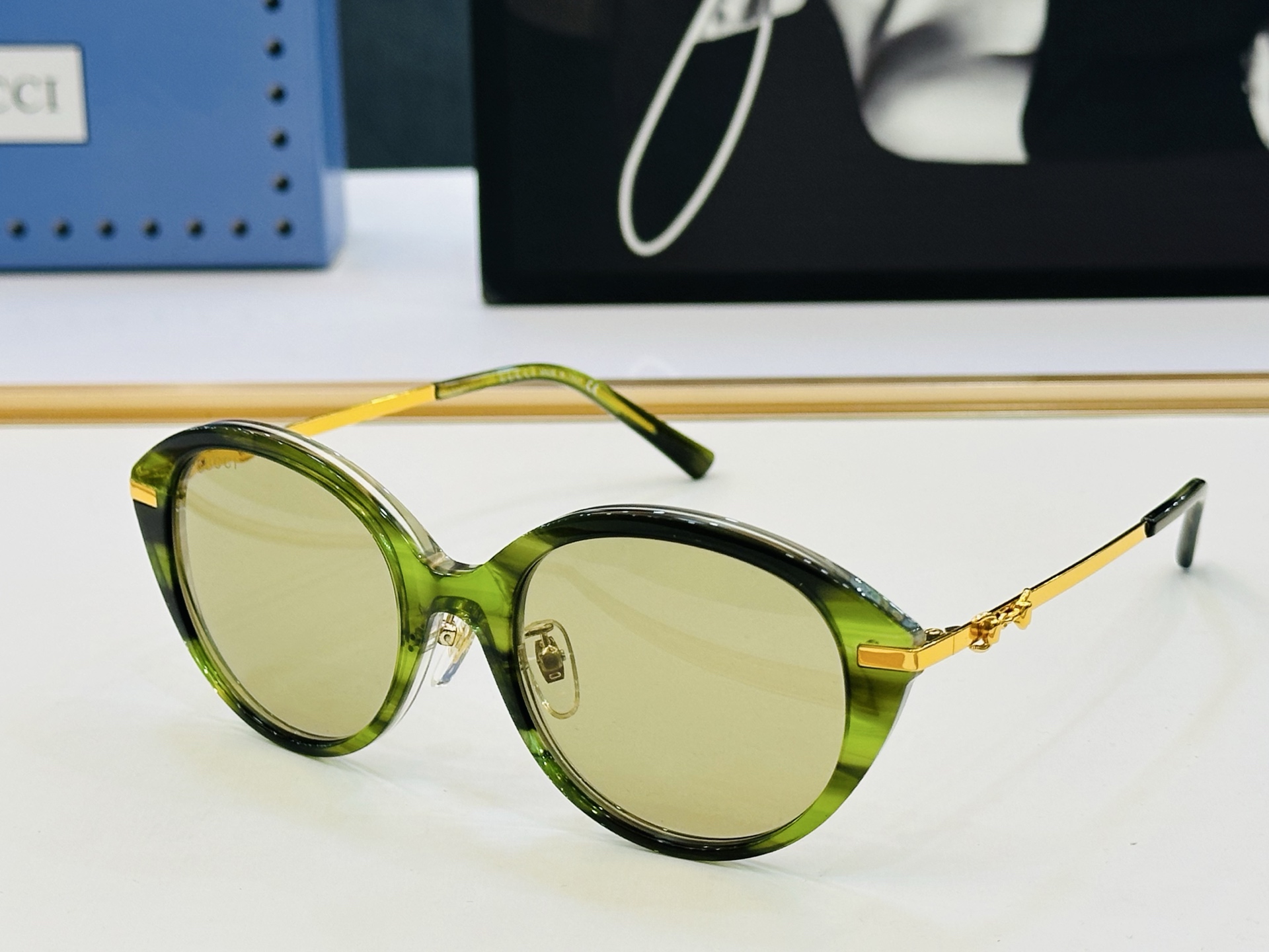 GUCC* 古家 GG2056SA 🐝🐝系列 Size：53口20-140 🍁🍁 F超绝品质太阳镜 。