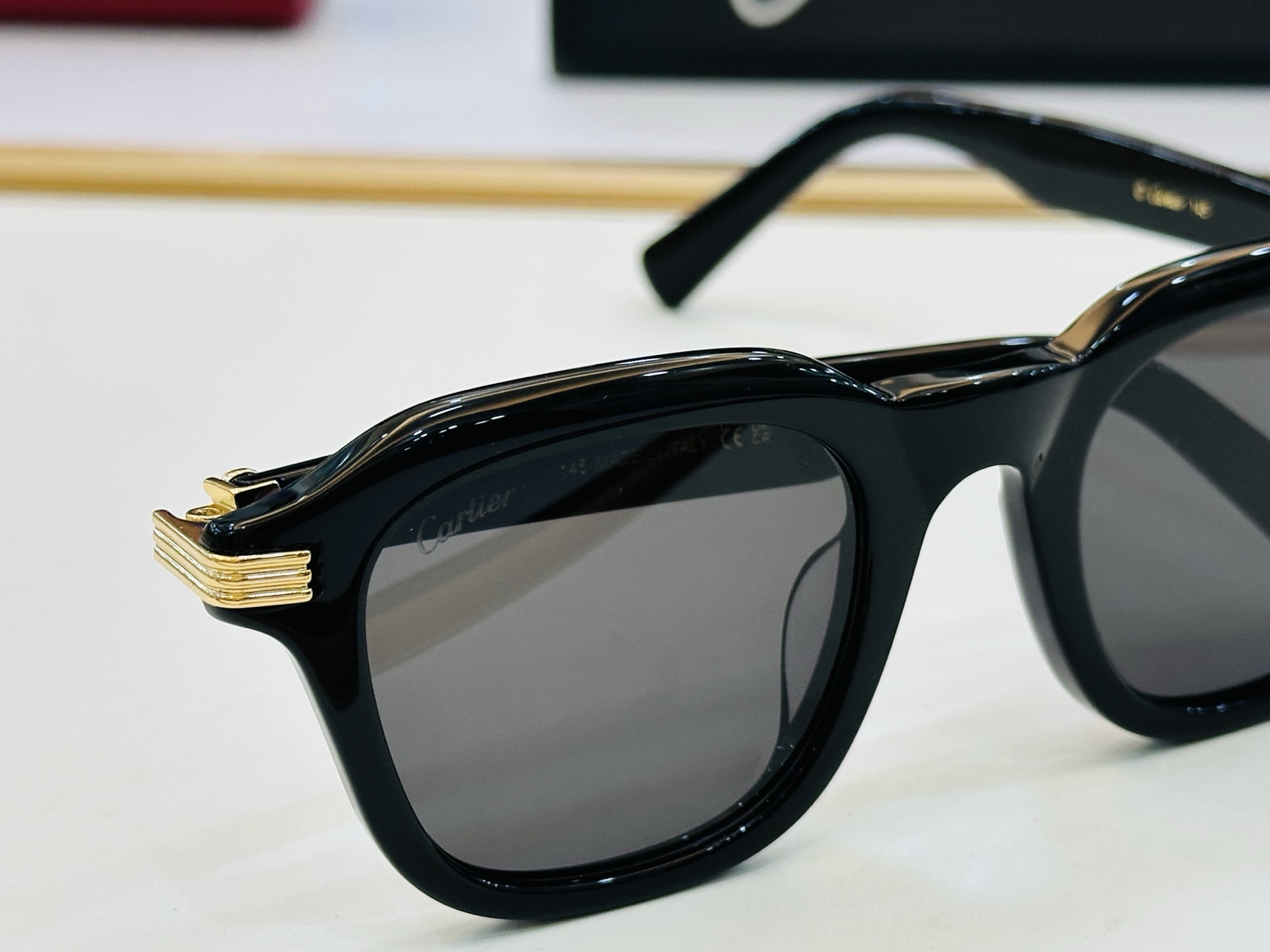 Cartie* 卡家 太阳镜 CT05363 Size：55口21-145 电镀工艺精湛气质十足！CC男