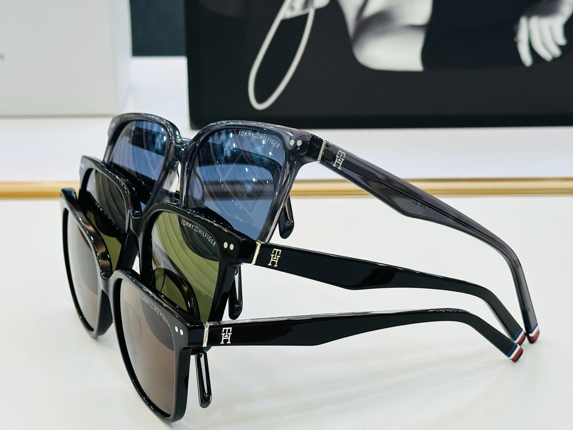 官网同步发售TOMMY HILFIGER 板材框 TH2211/S SIZE：53口17-145 L简单