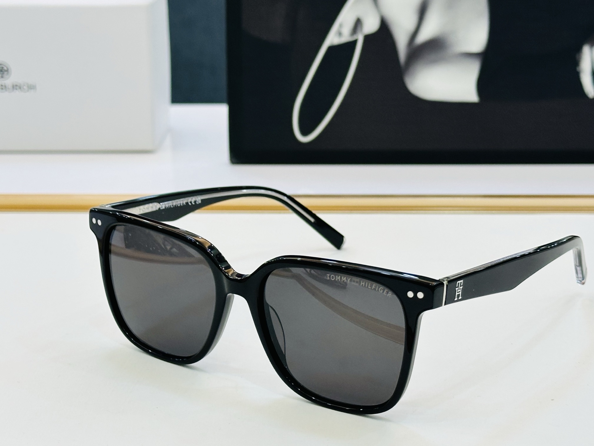官网同步发售TOMMY HILFIGER 板材框 TH2211/S SIZE：53口17-145 L简单