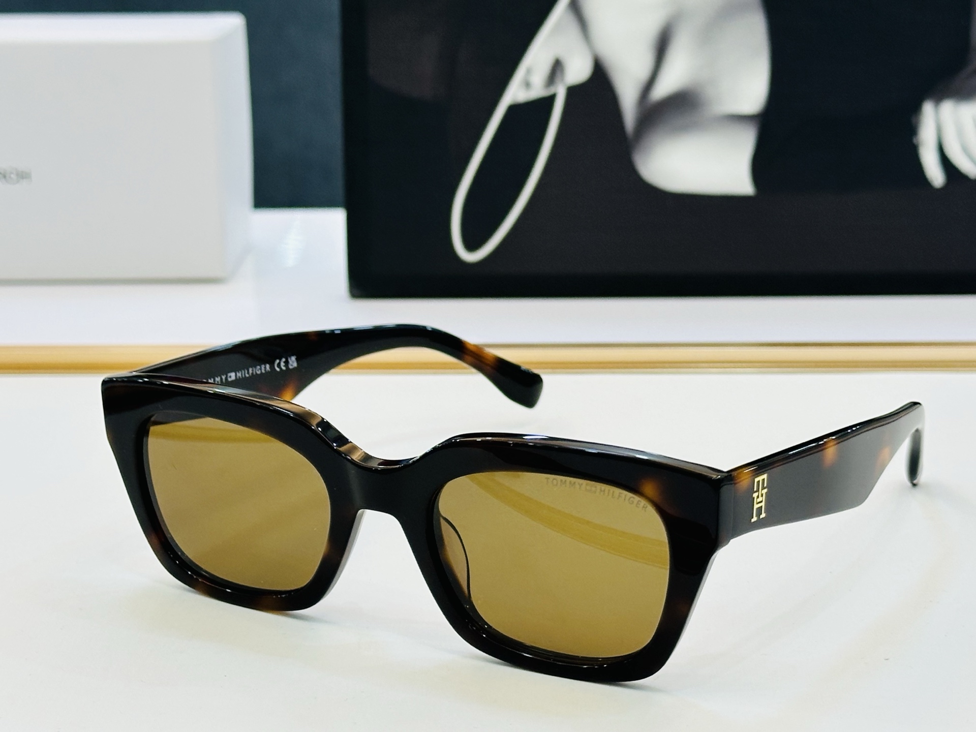 官网同步发售TOMMY HILFIGER 板材框 TH2052/S SIZE：51口22-145 L简单