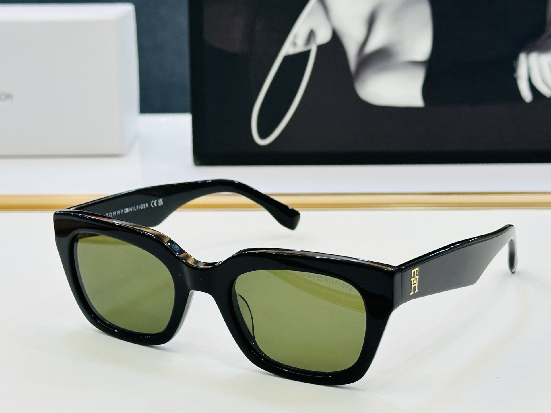 官网同步发售TOMMY HILFIGER 板材框 TH2052/S SIZE：51口22-145 L简单