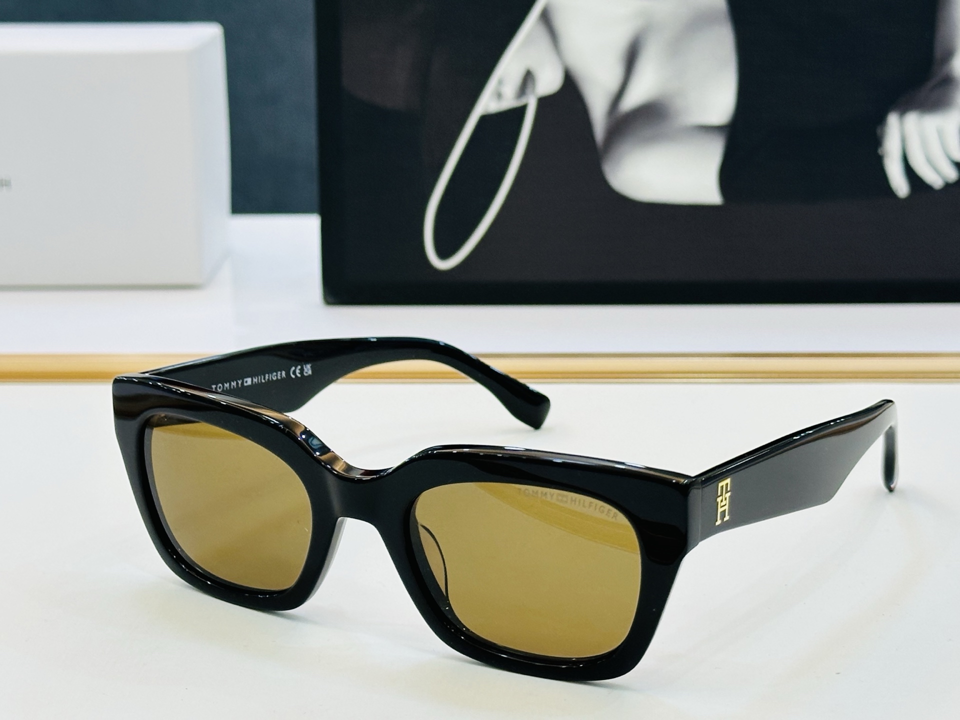 官网同步发售TOMMY HILFIGER 板材框 TH2052/S SIZE：51口22-145 L简单