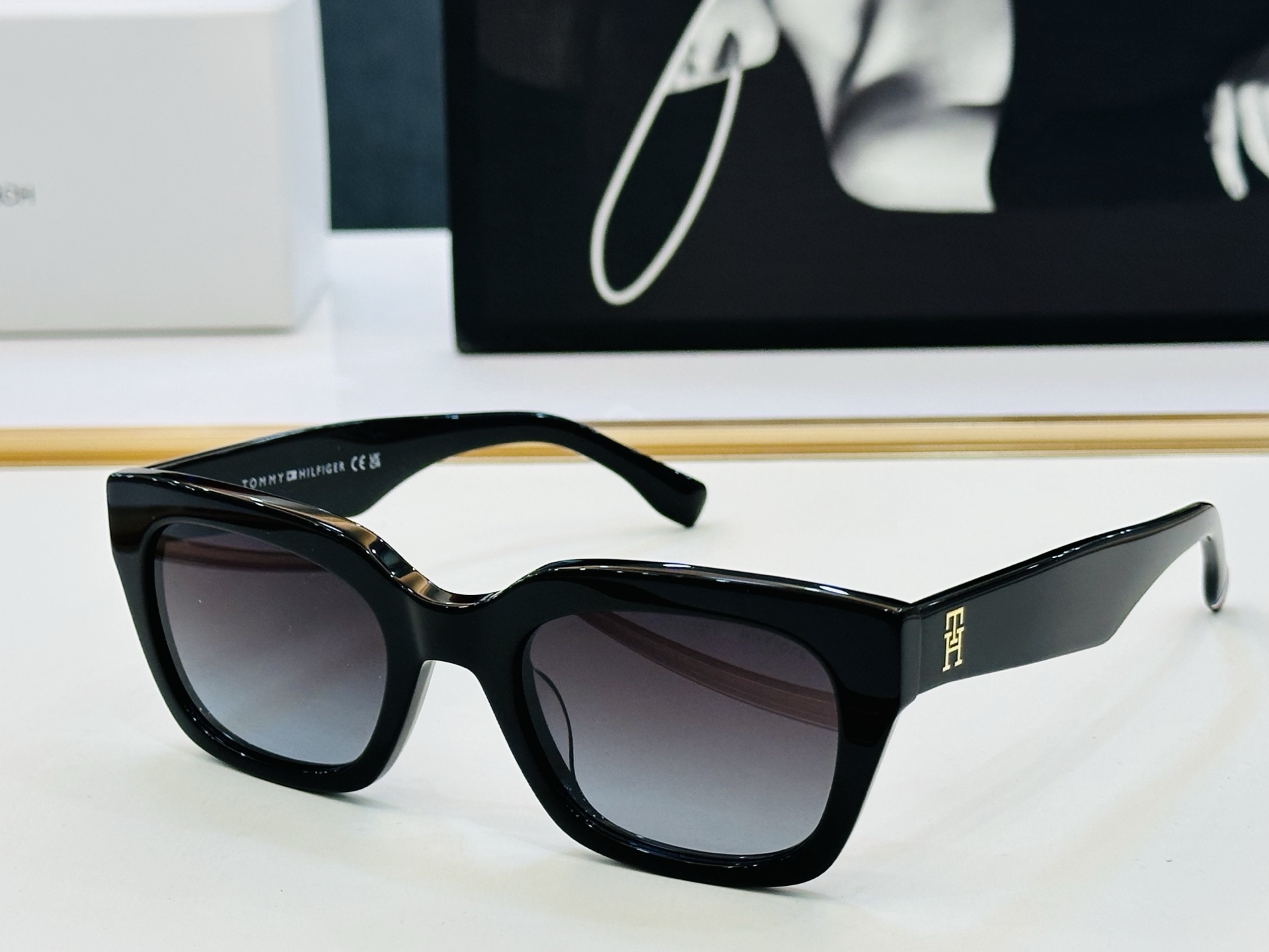 官网同步发售TOMMY HILFIGER 板材框 TH2052/S SIZE：51口22-145 L简单