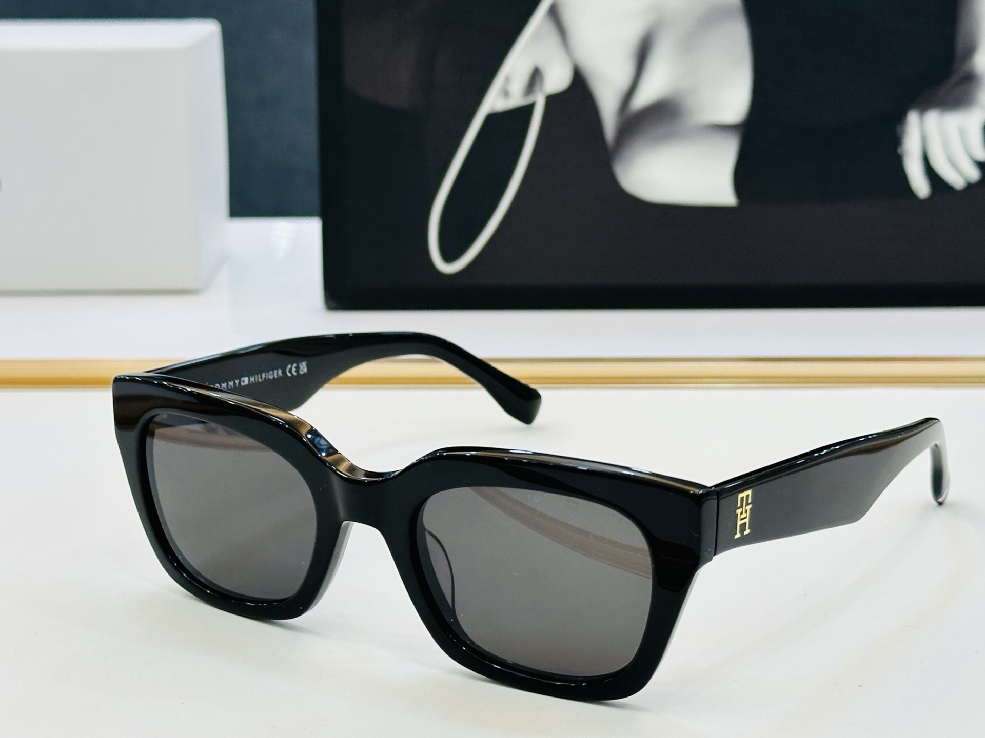 官网同步发售TOMMY HILFIGER 板材框 TH2052/S SIZE：51口22-145 L简单