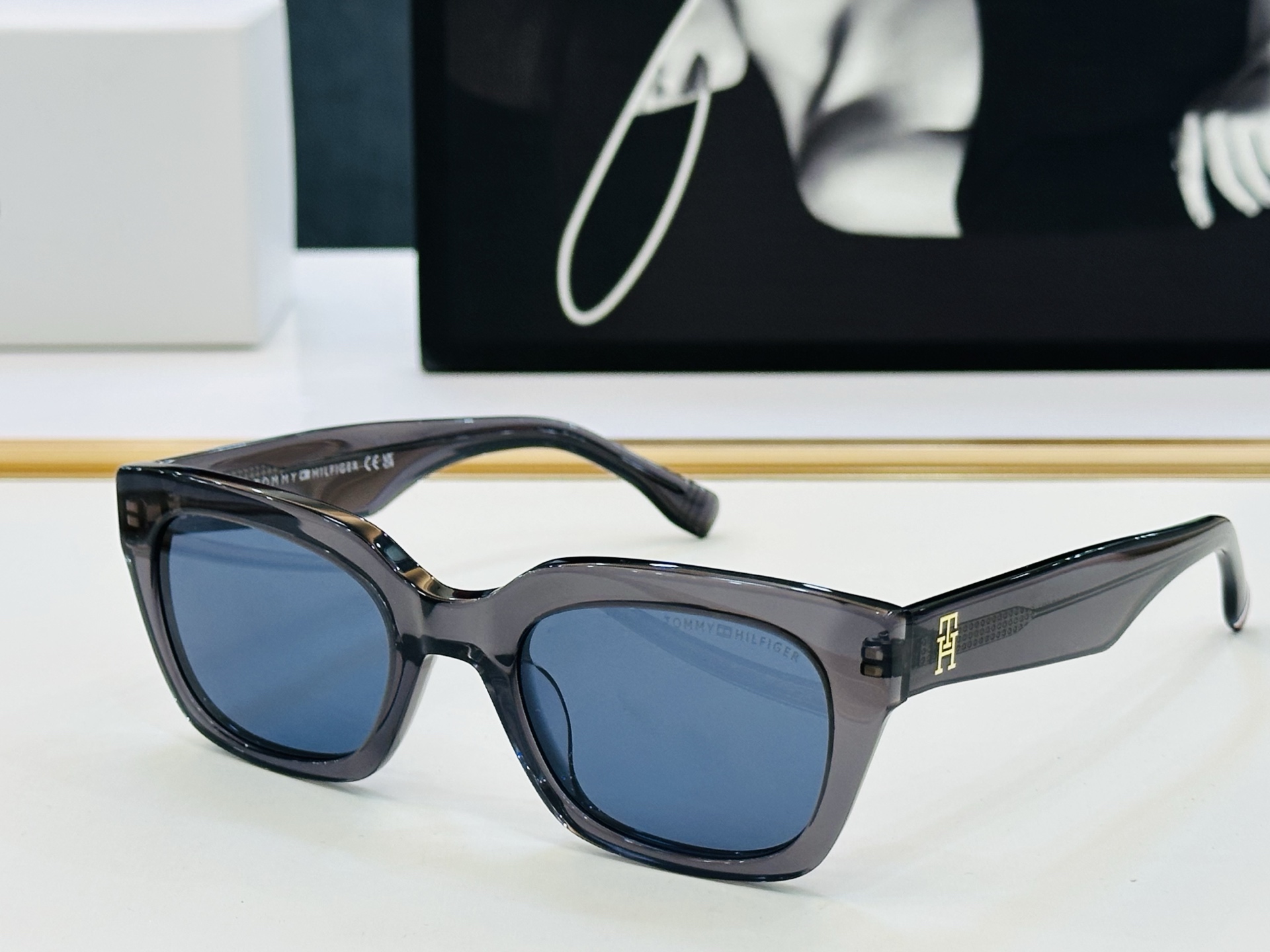 官网同步发售TOMMY HILFIGER 板材框 TH2052/S SIZE：51口22-145 L简单
