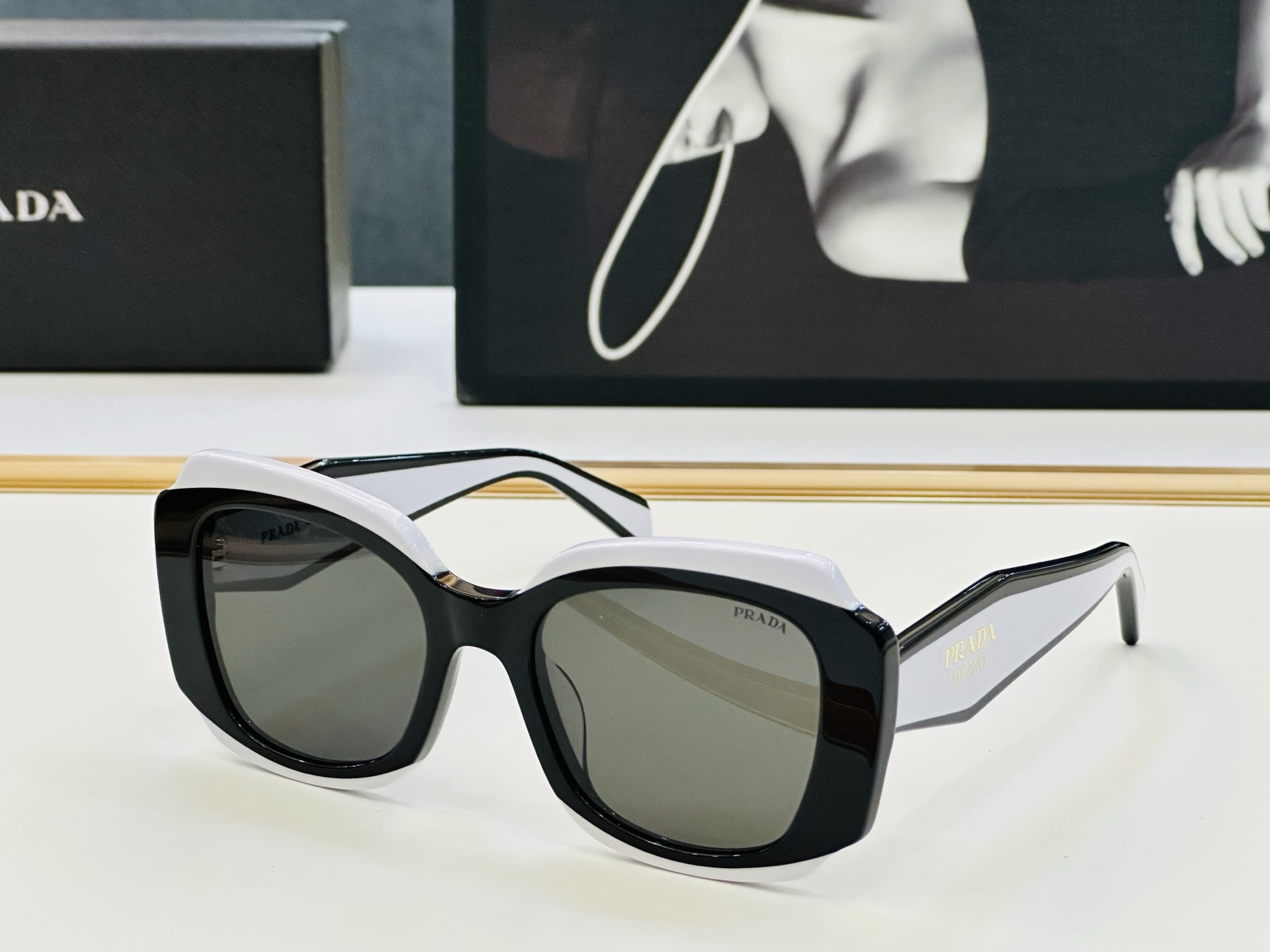 🔺PRAD*🔻普家 SPR16Y Size：51口21-145 眼镜系列堪称精湛制作 彰显独特个 L最新