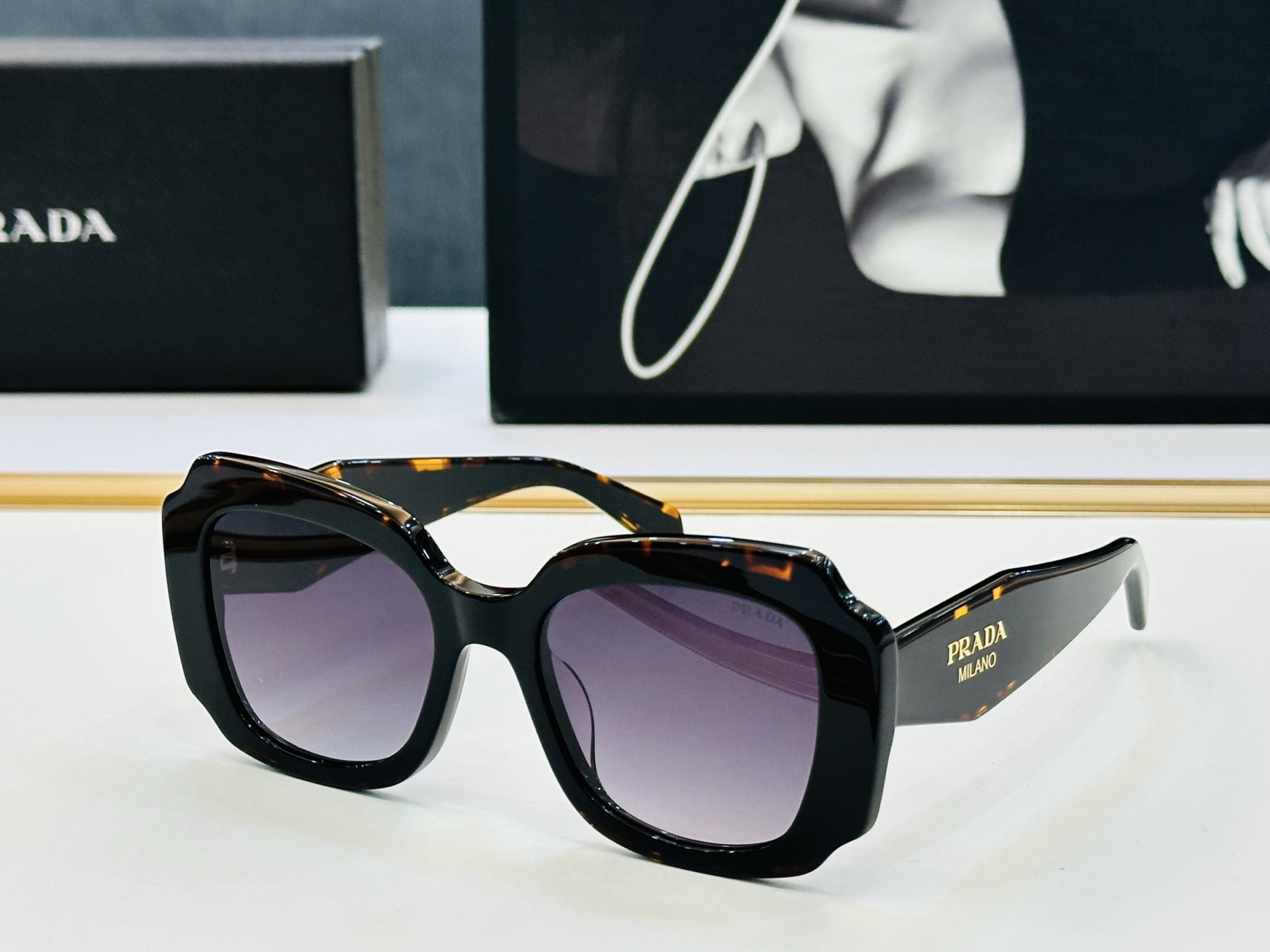 🔺PRAD*🔻普家 SPR16Y Size：51口21-145 眼镜系列堪称精湛制作 彰显独特个 L最新