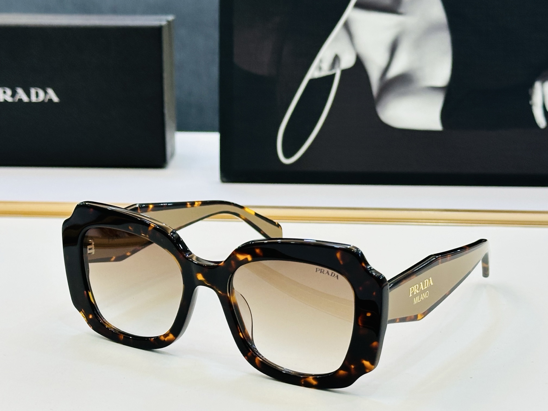 🔺PRAD*🔻普家 SPR16Y Size：51口21-145 眼镜系列堪称精湛制作 彰显独特个 L最新