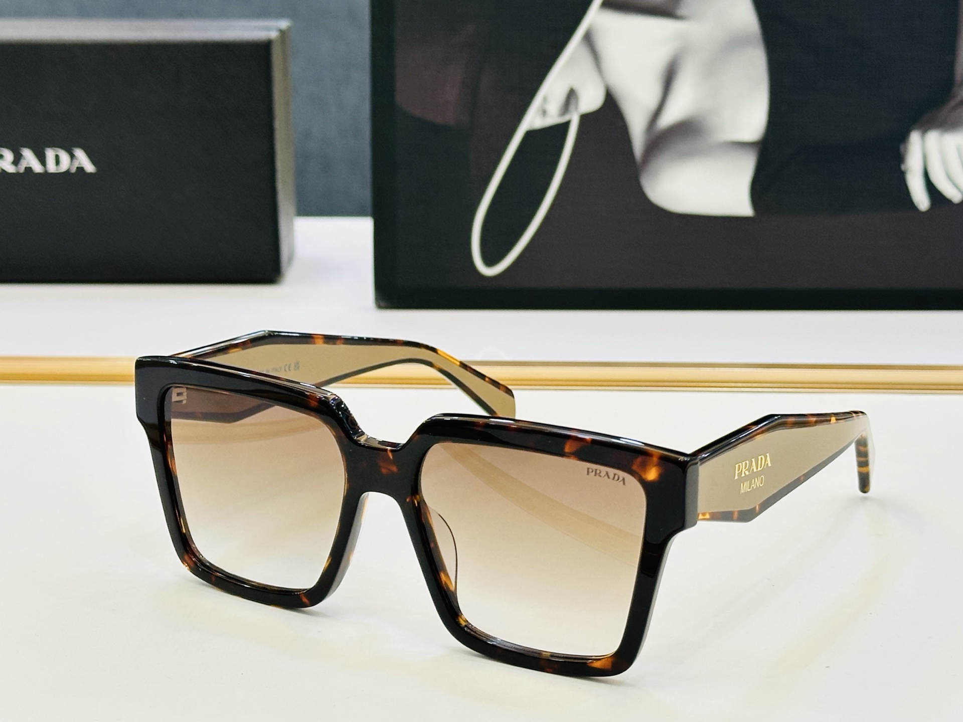 🔺PRAD*🔻普家 SPR24Z Size：56口18-145 眼镜系列堪称精湛制作 彰显独特个 L最新