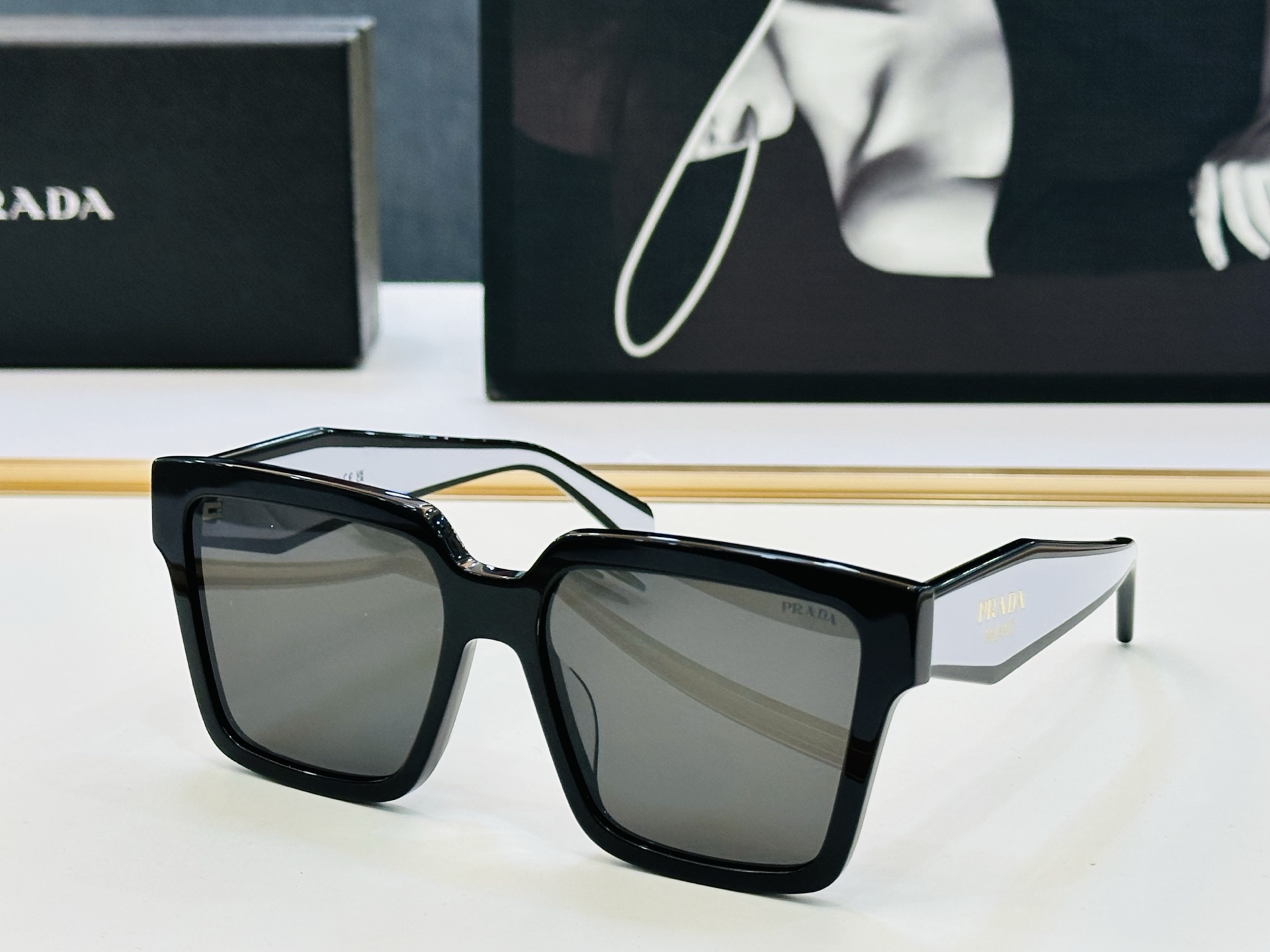 🔺PRAD*🔻普家 SPR24Z Size：56口18-145 眼镜系列堪称精湛制作 彰显独特个 L最新