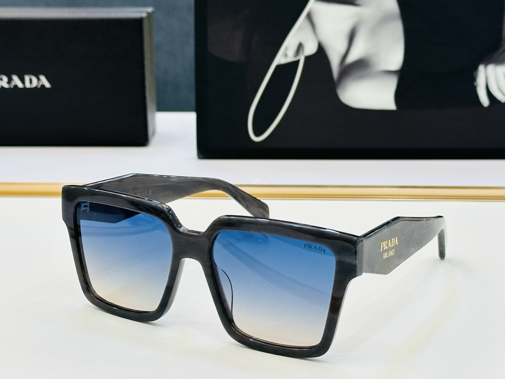 🔺PRAD*🔻普家 SPR24Z Size：56口18-145 眼镜系列堪称精湛制作 彰显独特个 L最新