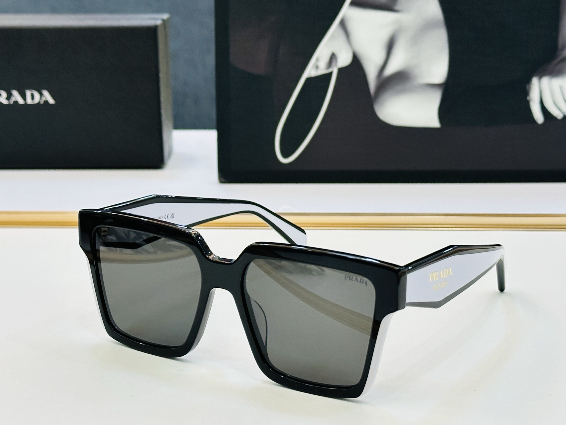 🔺PRAD*🔻普家 SPR24Z Size：56口18-145 眼镜系列堪称精湛制作 彰显独特个 L最新