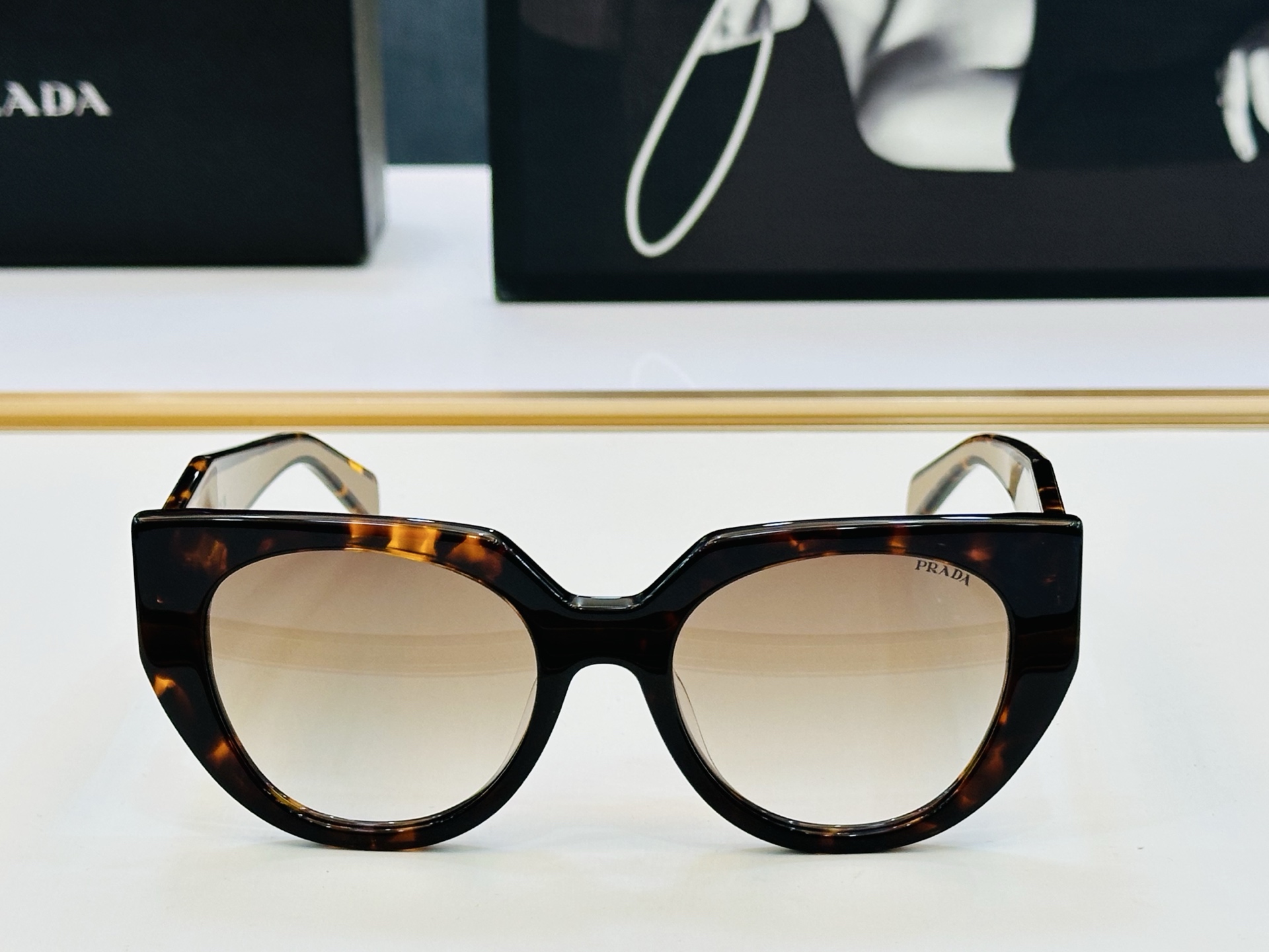🔺PRAD*🔻普家 SPR14WS Size：52口21-145 眼镜系列堪称精湛制作 彰显独特个 L最