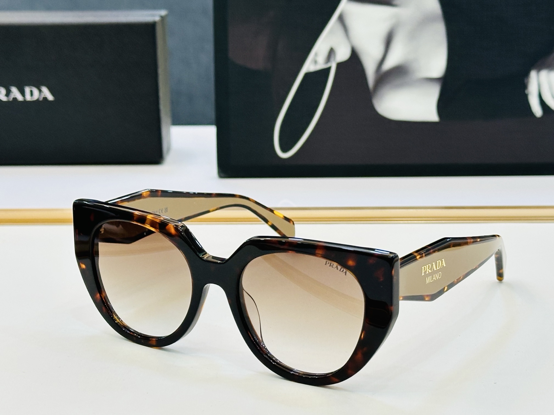 🔺PRAD*🔻普家 SPR14WS Size：52口21-145 眼镜系列堪称精湛制作 彰显独特个 L最