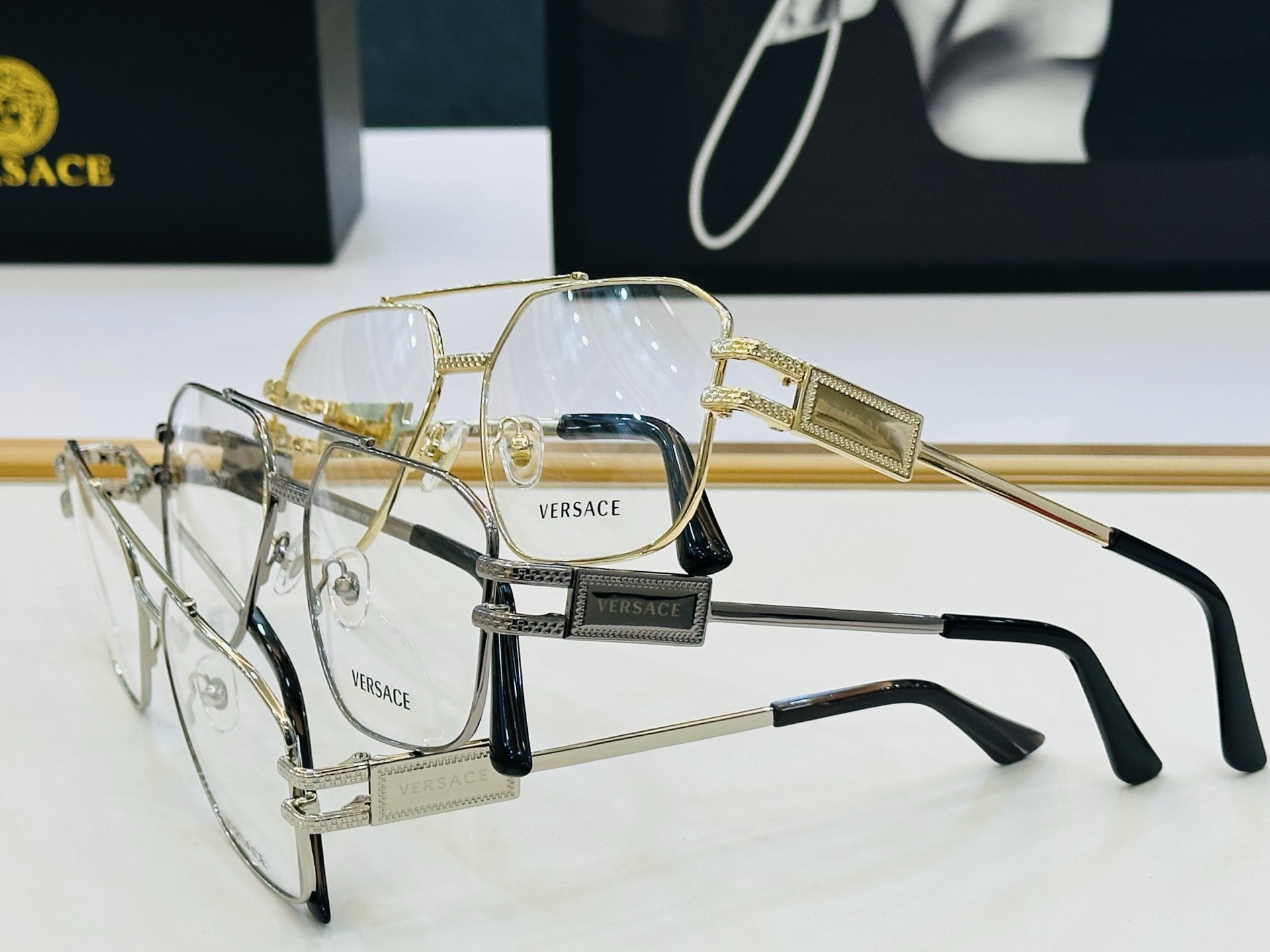 🎉🎉范思家 VERSACE✨✨✨MODEL：VE1302 Size：57口15-140 ✨L 有范