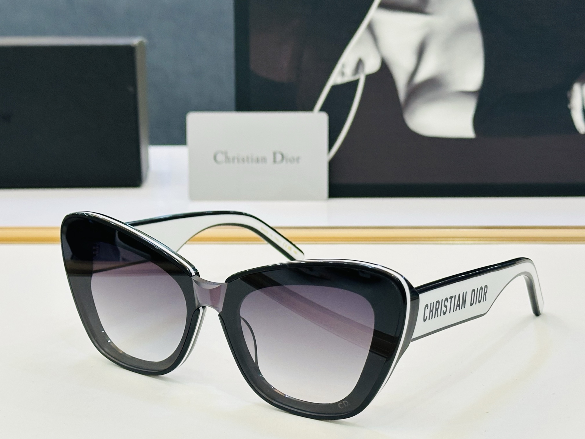 🔻🔻🔻DIO* 迪家 25UCR Size：53口22-140 春夏款墨镜 😎🔆 XL搭配镜腿精致 质量