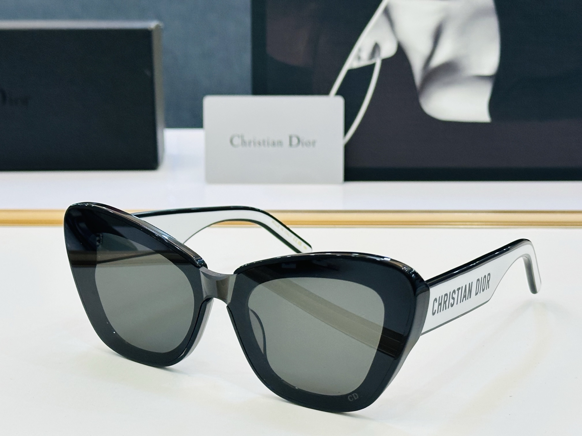 🔻🔻🔻DIO* 迪家 25UCR Size：53口22-140 春夏款墨镜 😎🔆 XL搭配镜腿精致 质量