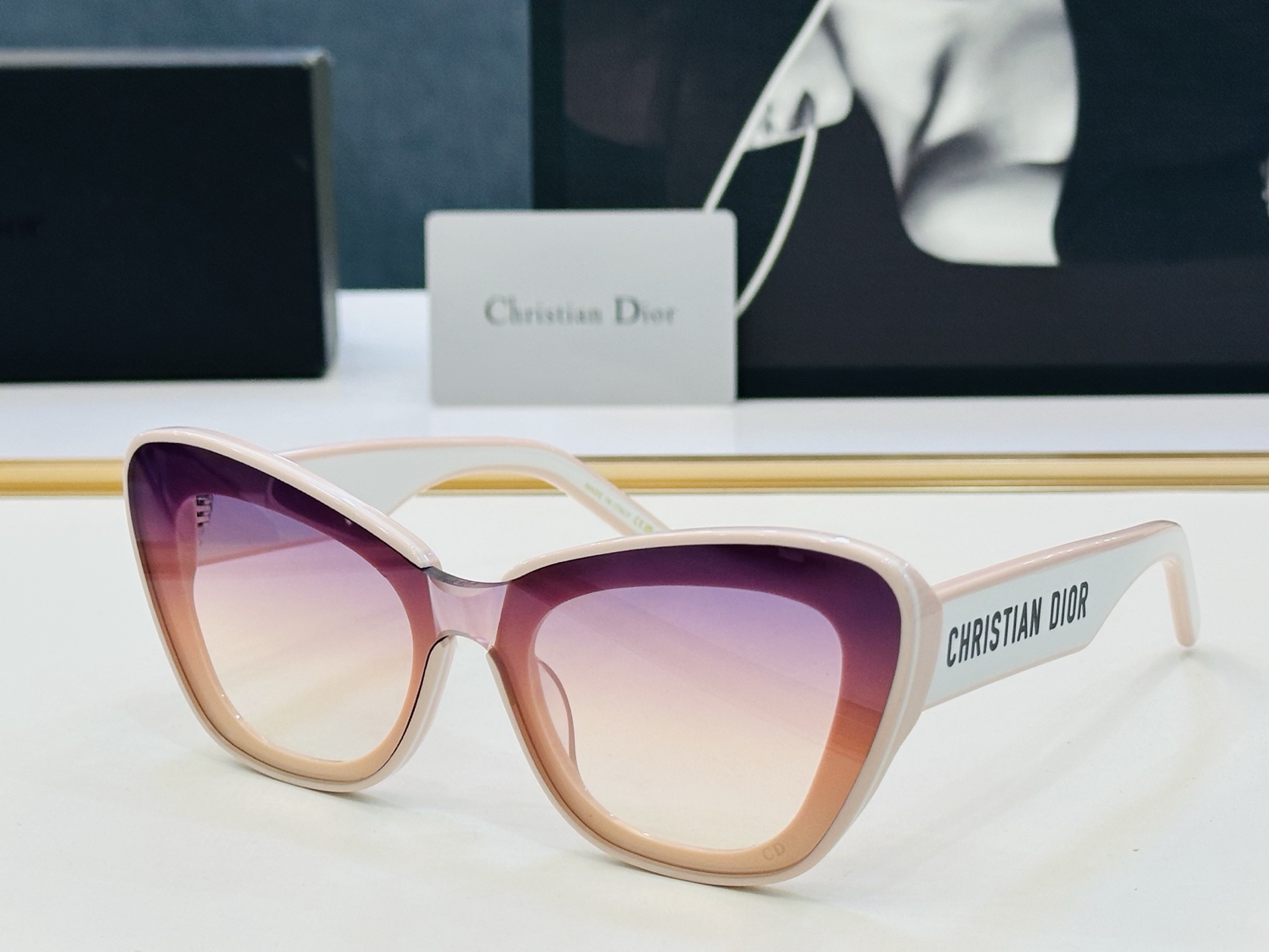 🔻🔻🔻DIO* 迪家 25UCR Size：53口22-140 春夏款墨镜 😎🔆 XL搭配镜腿精致 质量