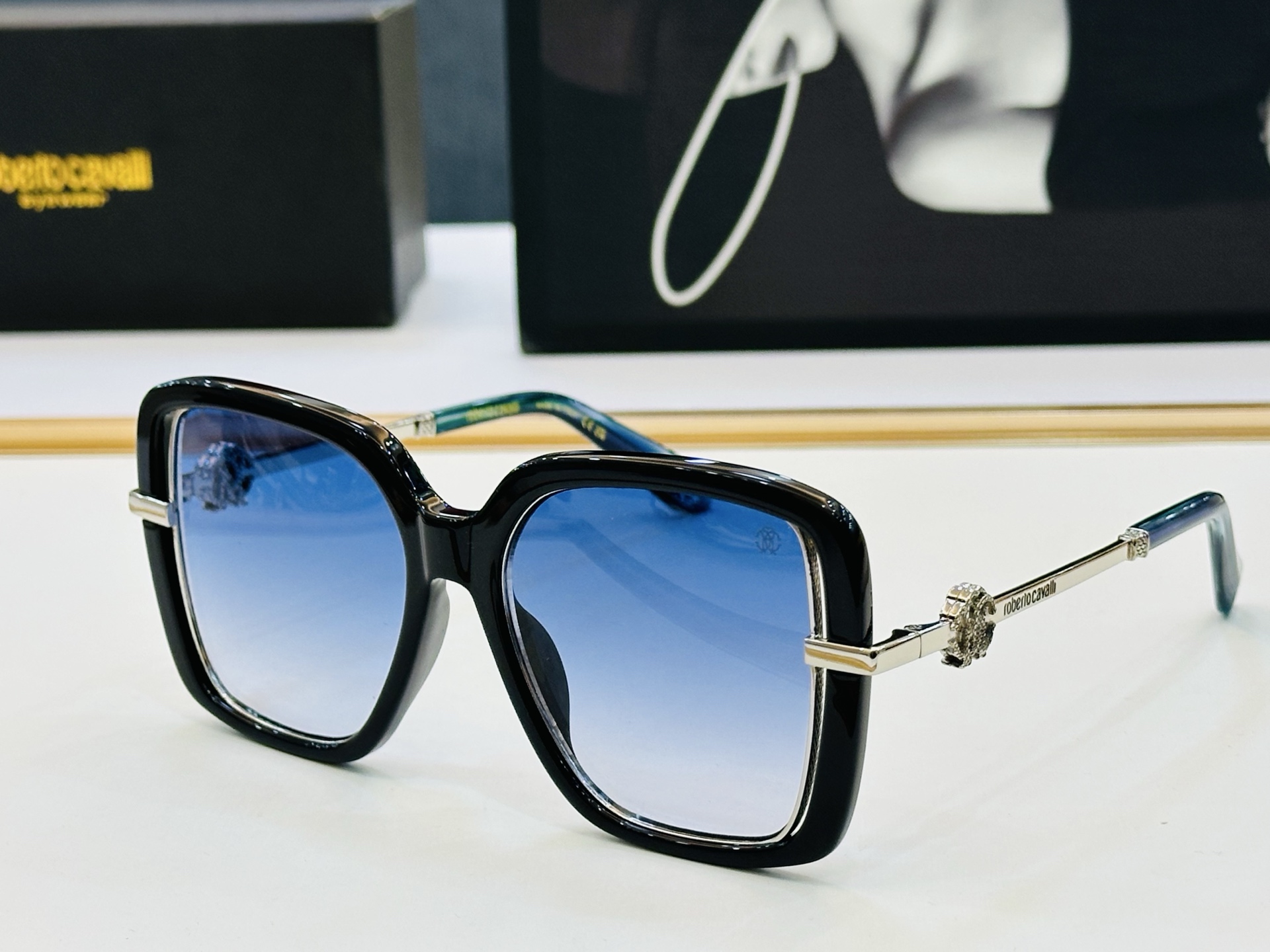 罗伯特家 SRC007 Size：54口17-145 [呲牙][呲牙]进口材料 logo 全新的感觉 给