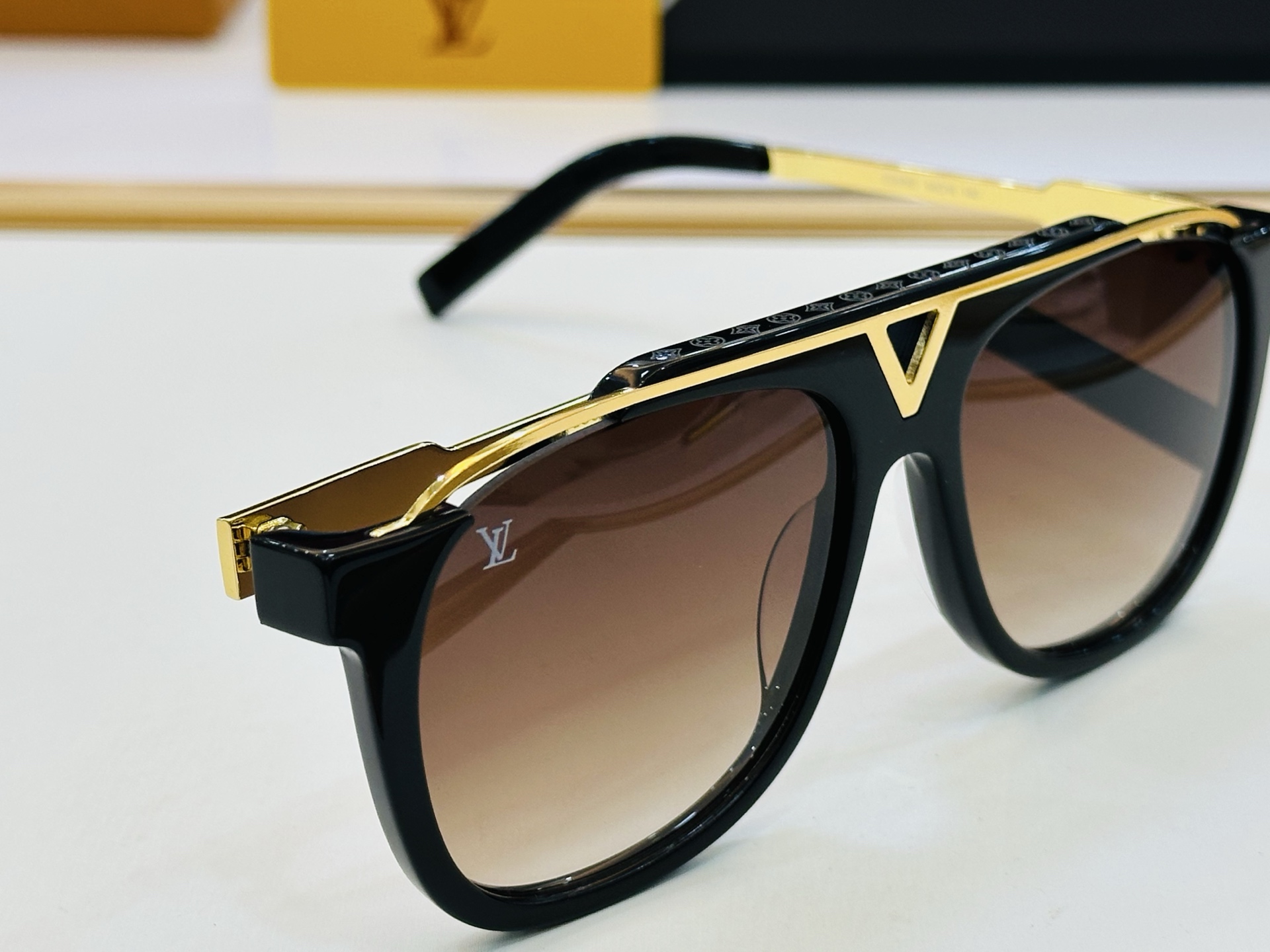 🆕🔺LOUIS VUITTO*🔻路易家 Z0938E 金属框架 方形款男款墨镜 size: 54口18-