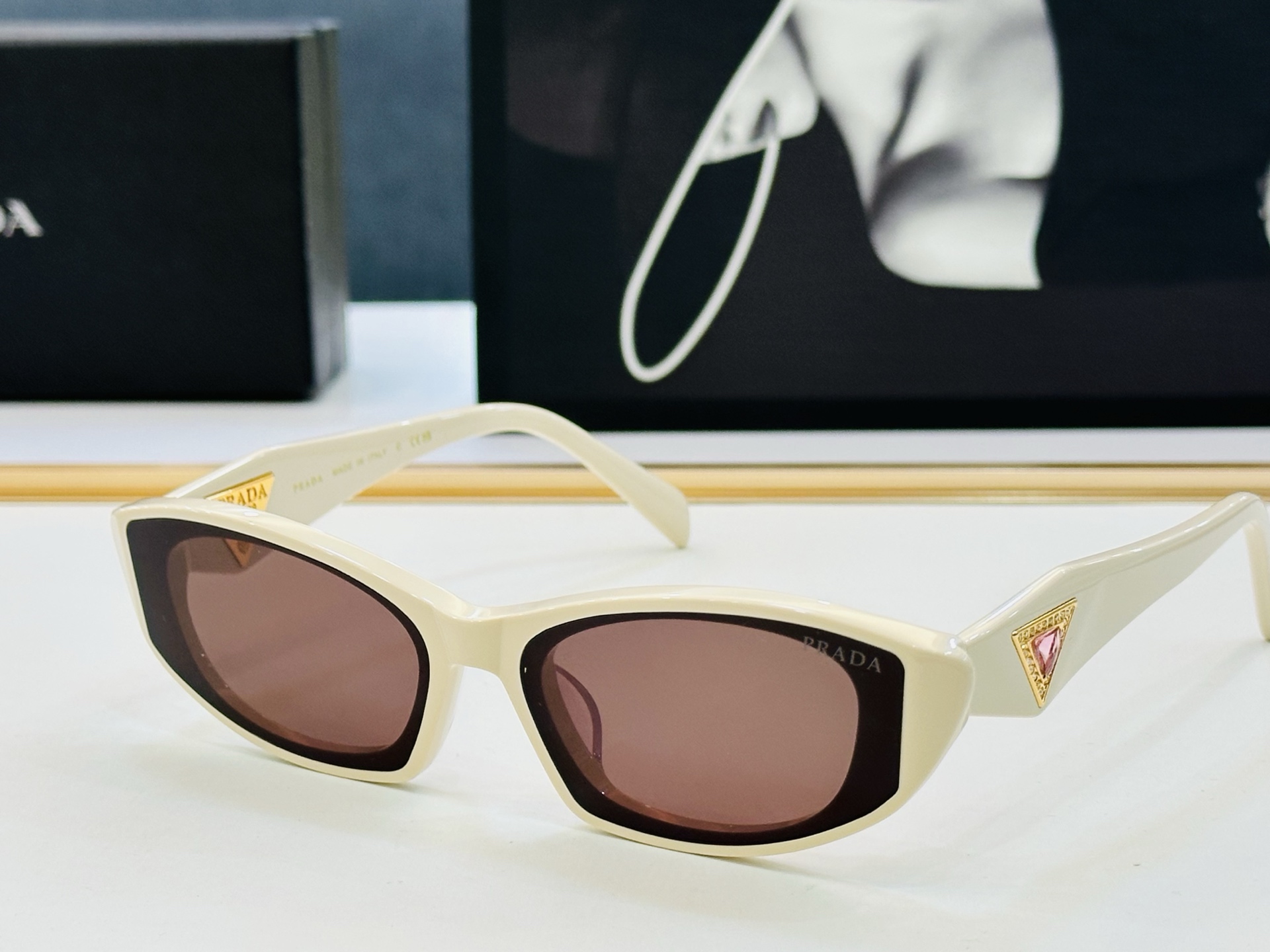 🔺PRAD*🔻普家 PR1704 Size：50口22-145 眼镜系列堪称精湛制作 彰显独特个 bm最