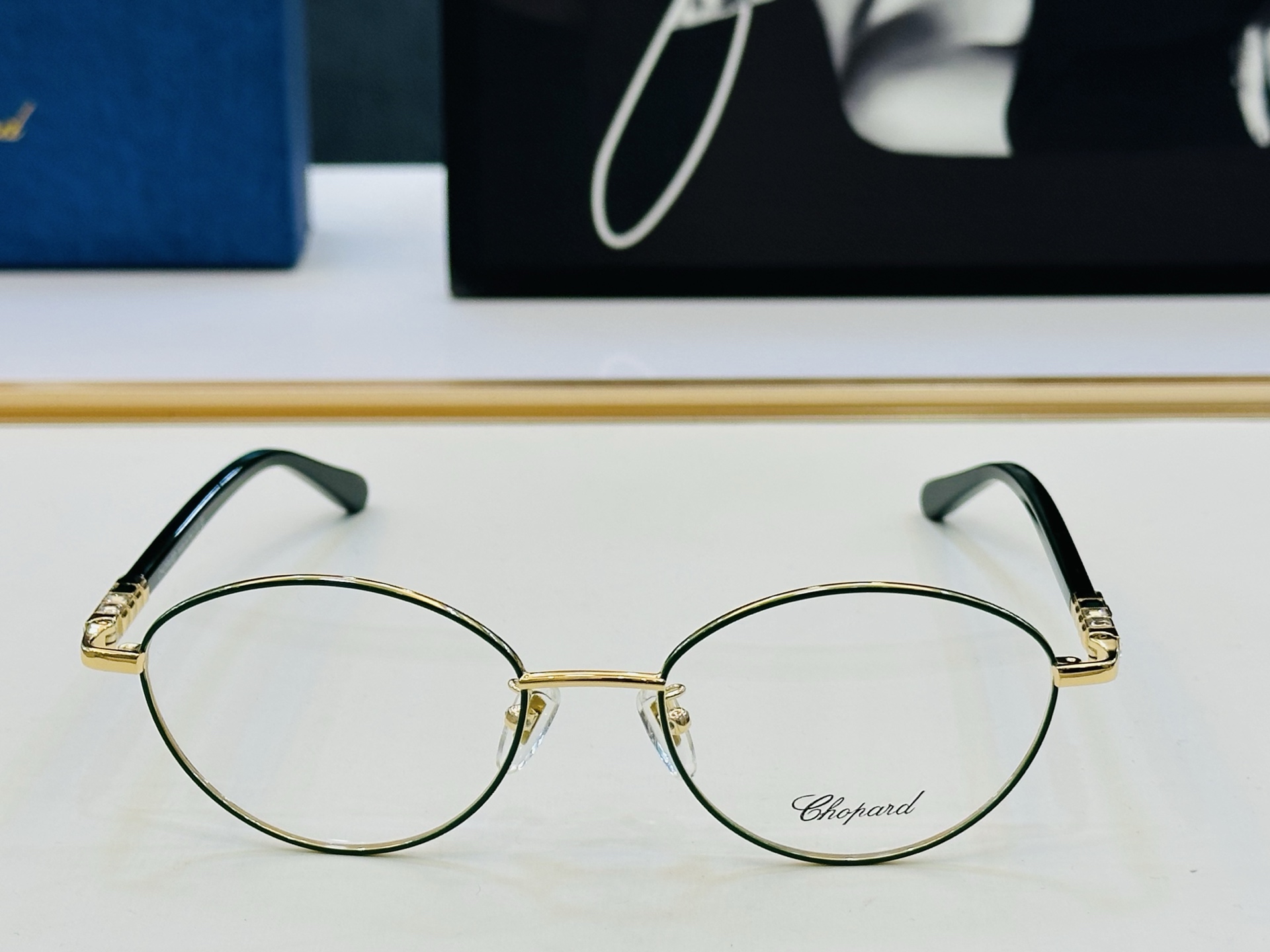 原版 ChoPard肖邦 MODEL: VCHH15J Size：52口19-140 以现代时尚的设计风