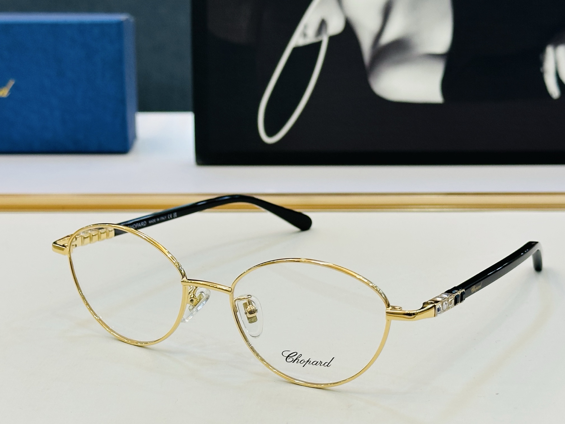 原版 ChoPard肖邦 MODEL: VCHH15J Size：52口19-140 以现代时尚的设计风