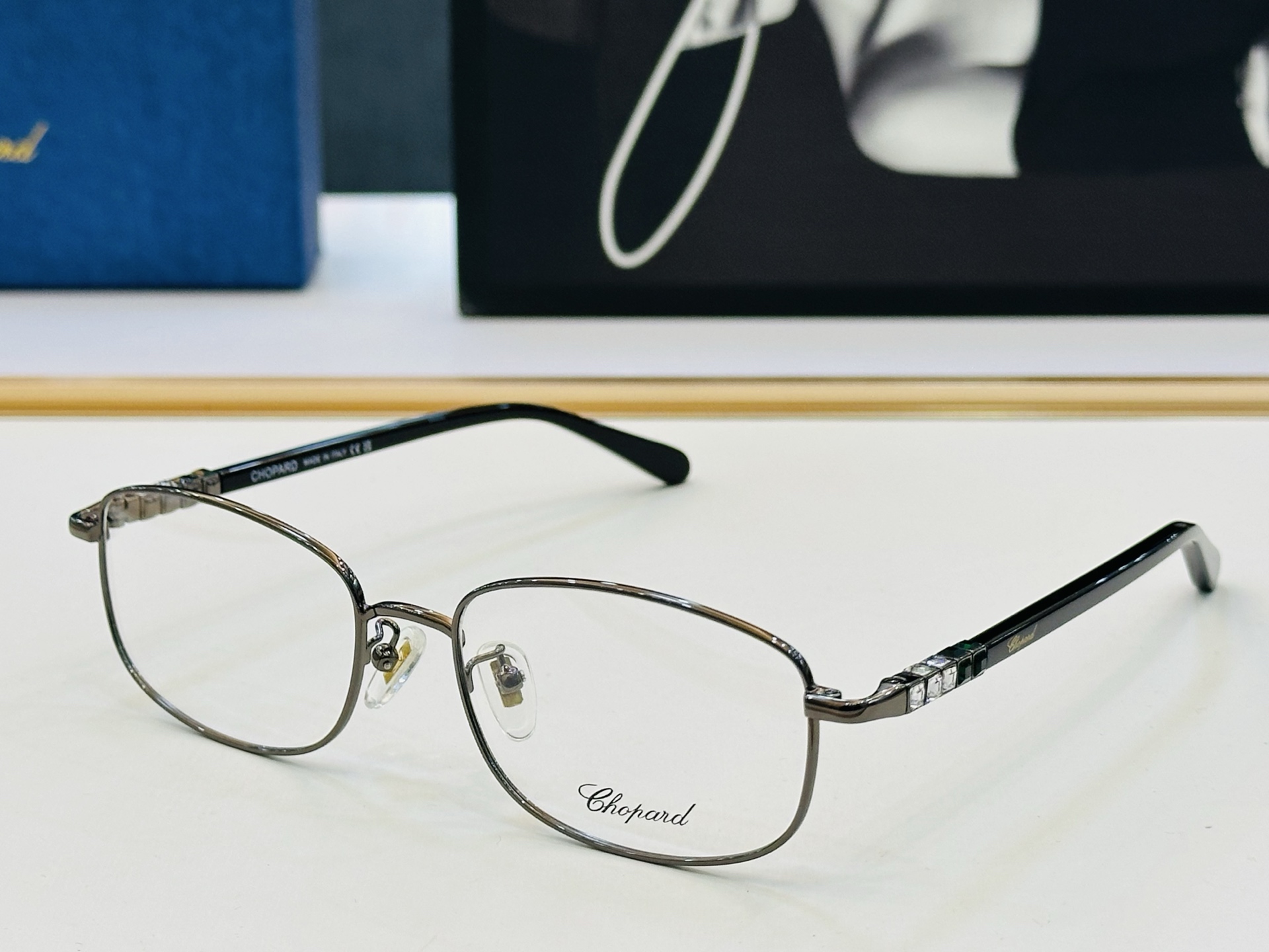 原版 ChoPard肖邦 MODEL: VCHA53J Size：54口18-140 以现代时尚的设计风