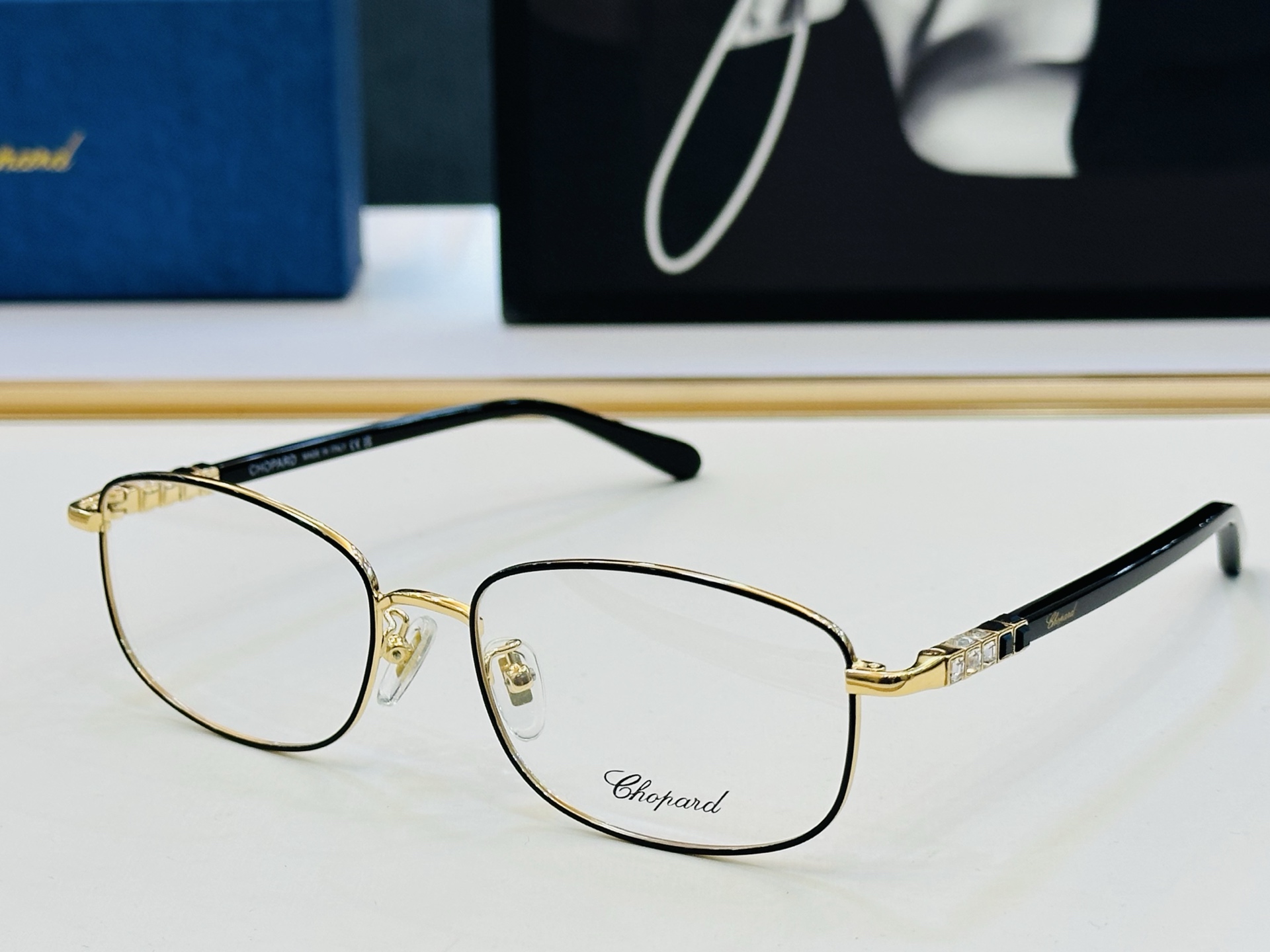 原版 ChoPard肖邦 MODEL: VCHA53J Size：54口18-140 以现代时尚的设计风