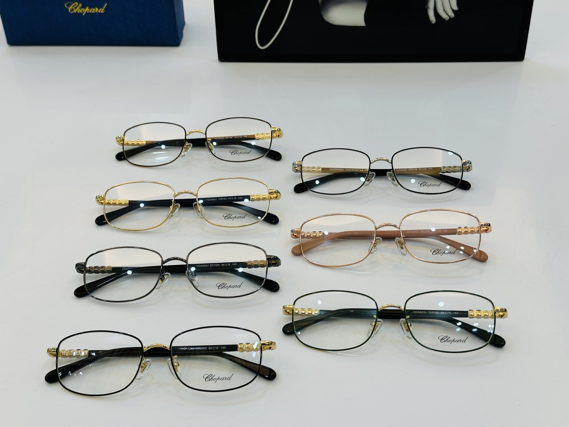 原版 ChoPard肖邦 MODEL: VCHA53J Size：54口18-140 以现代时尚的设计风