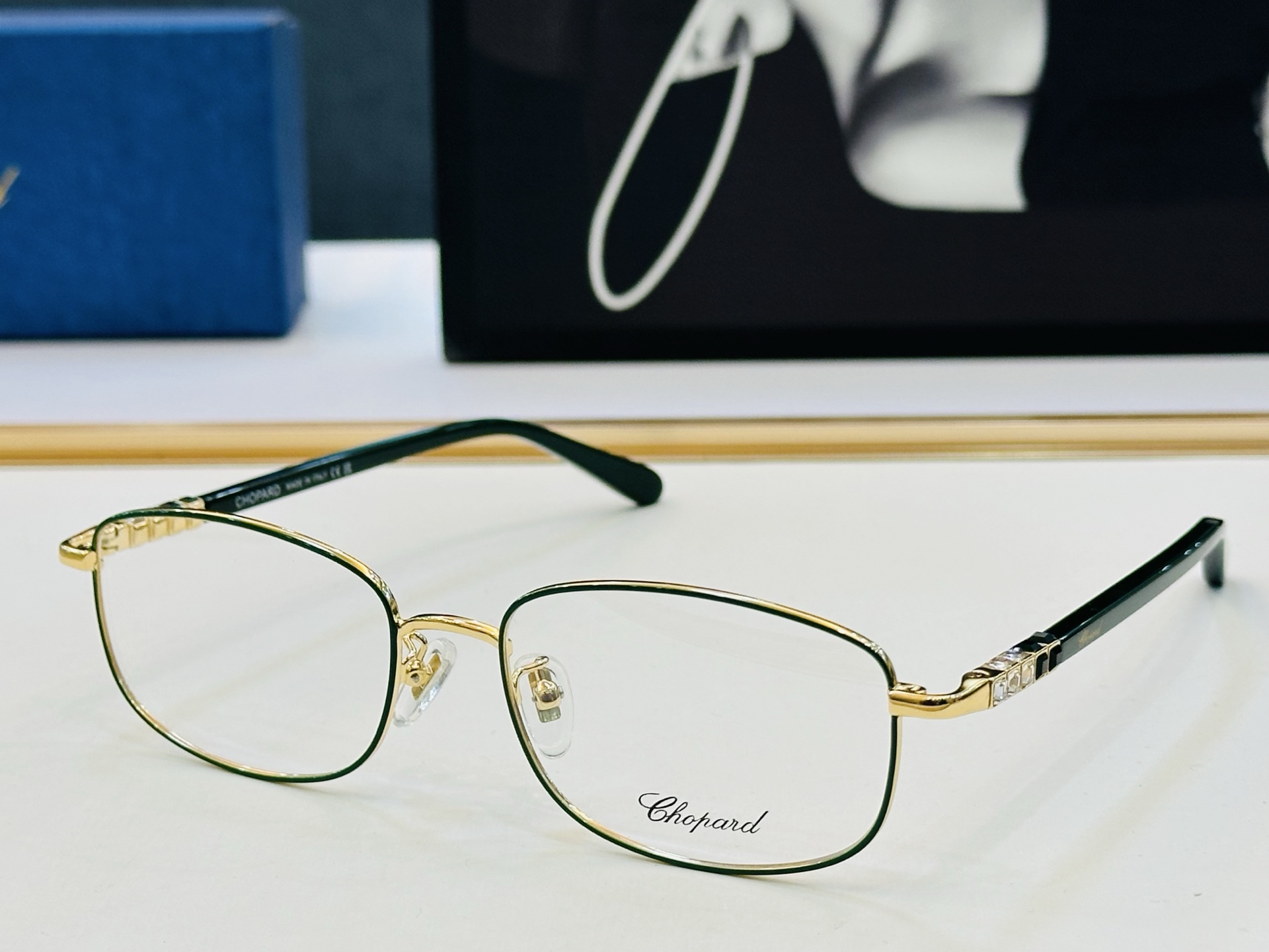 原版 ChoPard肖邦 MODEL: VCHA53J Size：54口18-140 以现代时尚的设计风