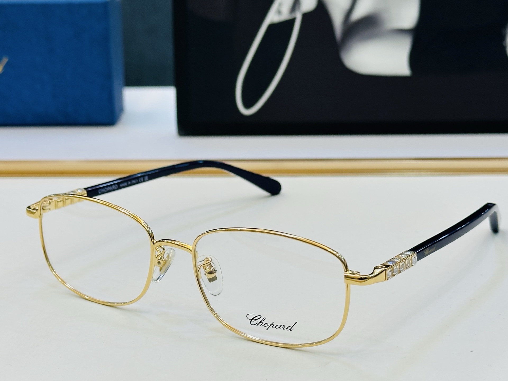 原版 ChoPard肖邦 MODEL: VCHA53J Size：54口18-140 以现代时尚的设计风