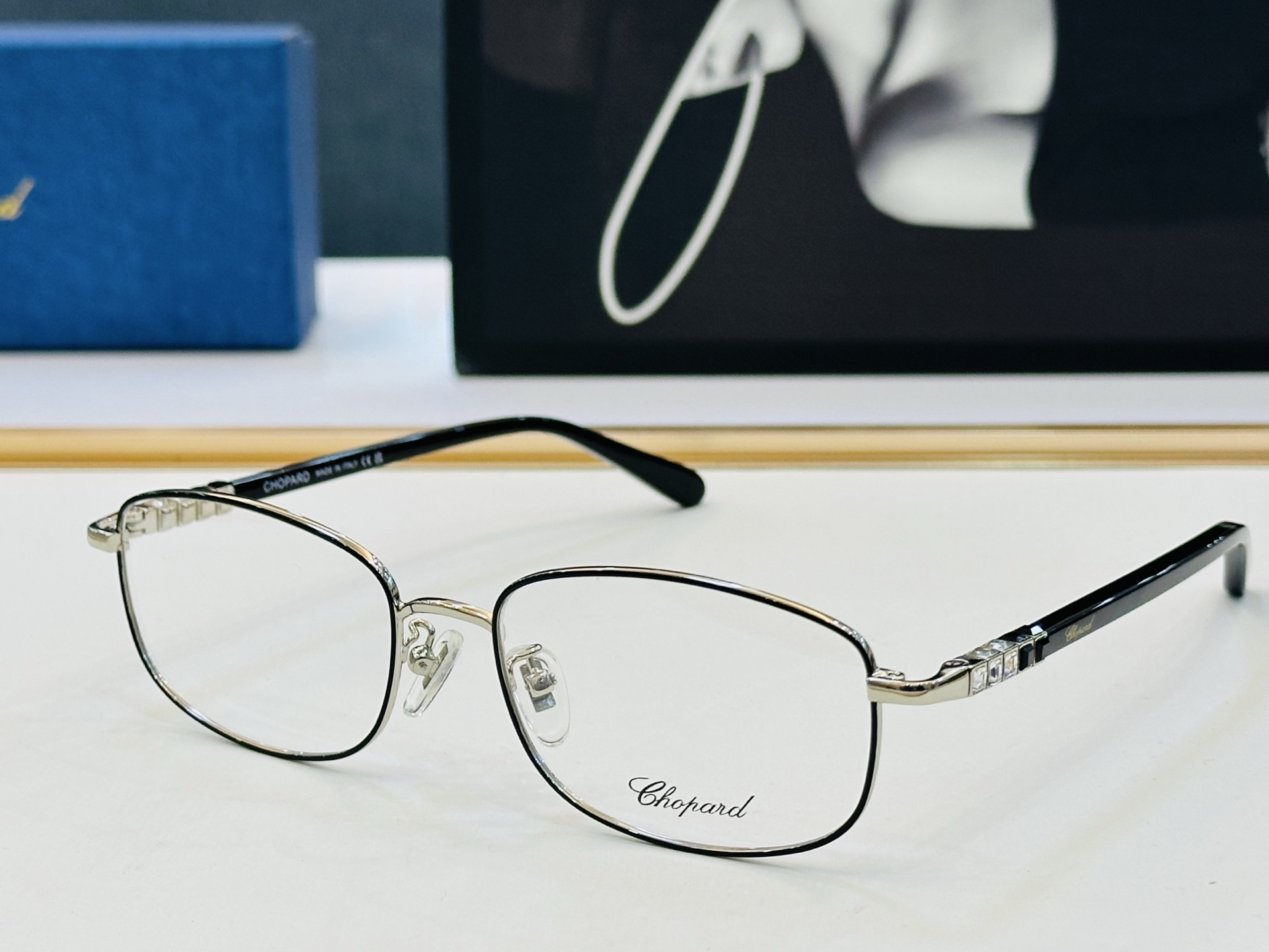 原版 ChoPard肖邦 MODEL: VCHA53J Size：54口18-140 以现代时尚的设计风