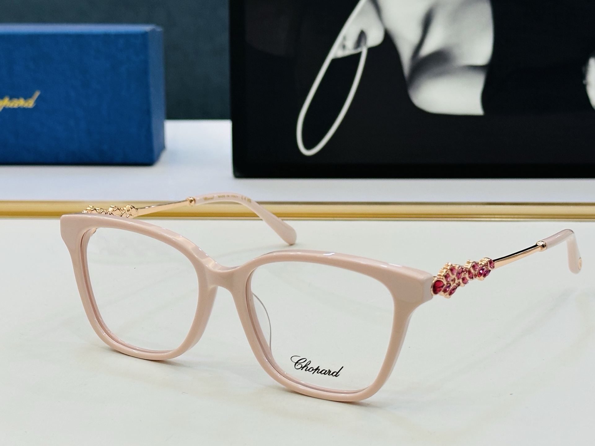 原版 ChoPard肖邦 MODEL: VCH361 Size：54口17-142 以现代时尚的设计风格