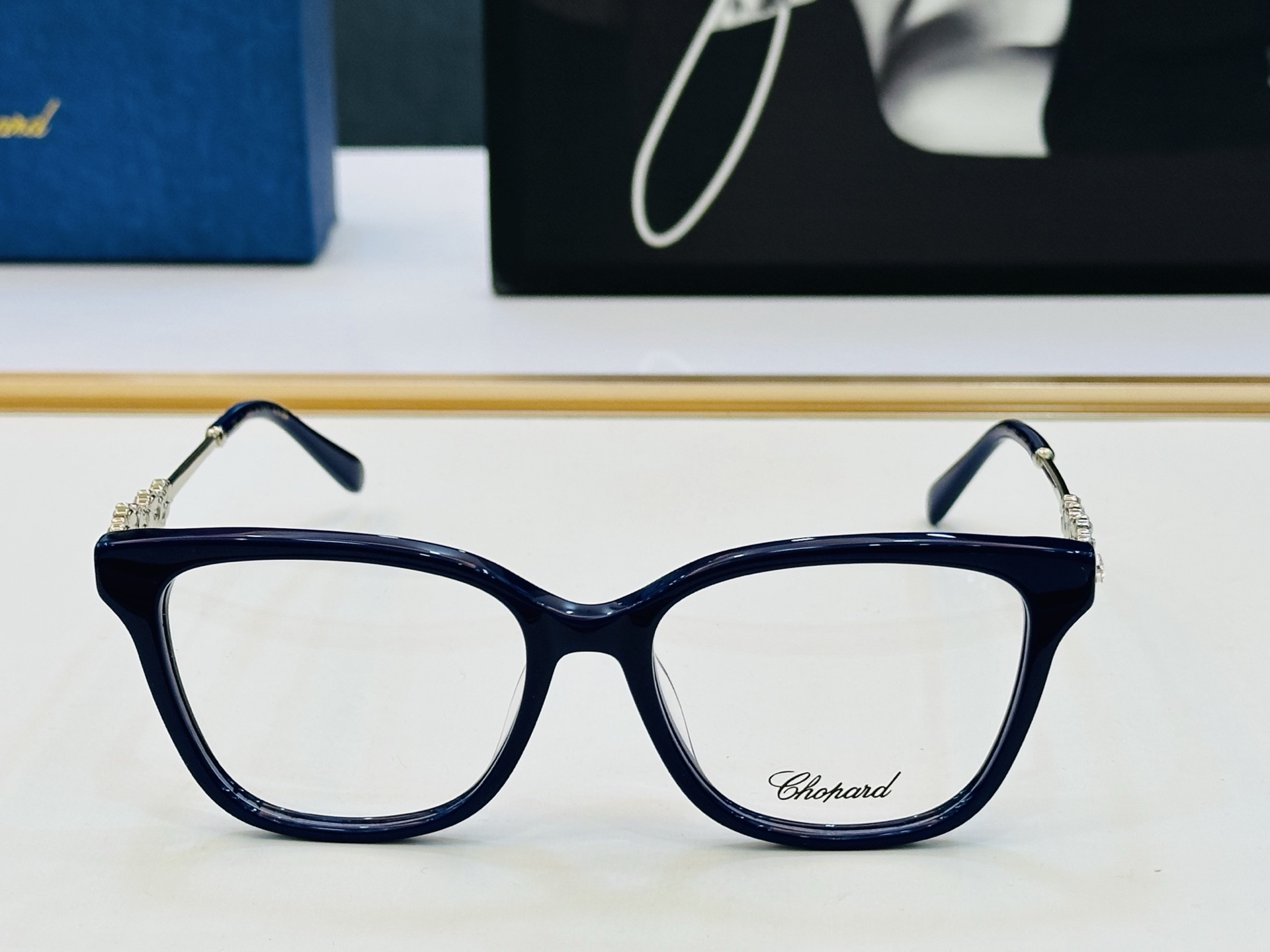 原版 ChoPard肖邦 MODEL: VCH361 Size：54口17-142 以现代时尚的设计风格