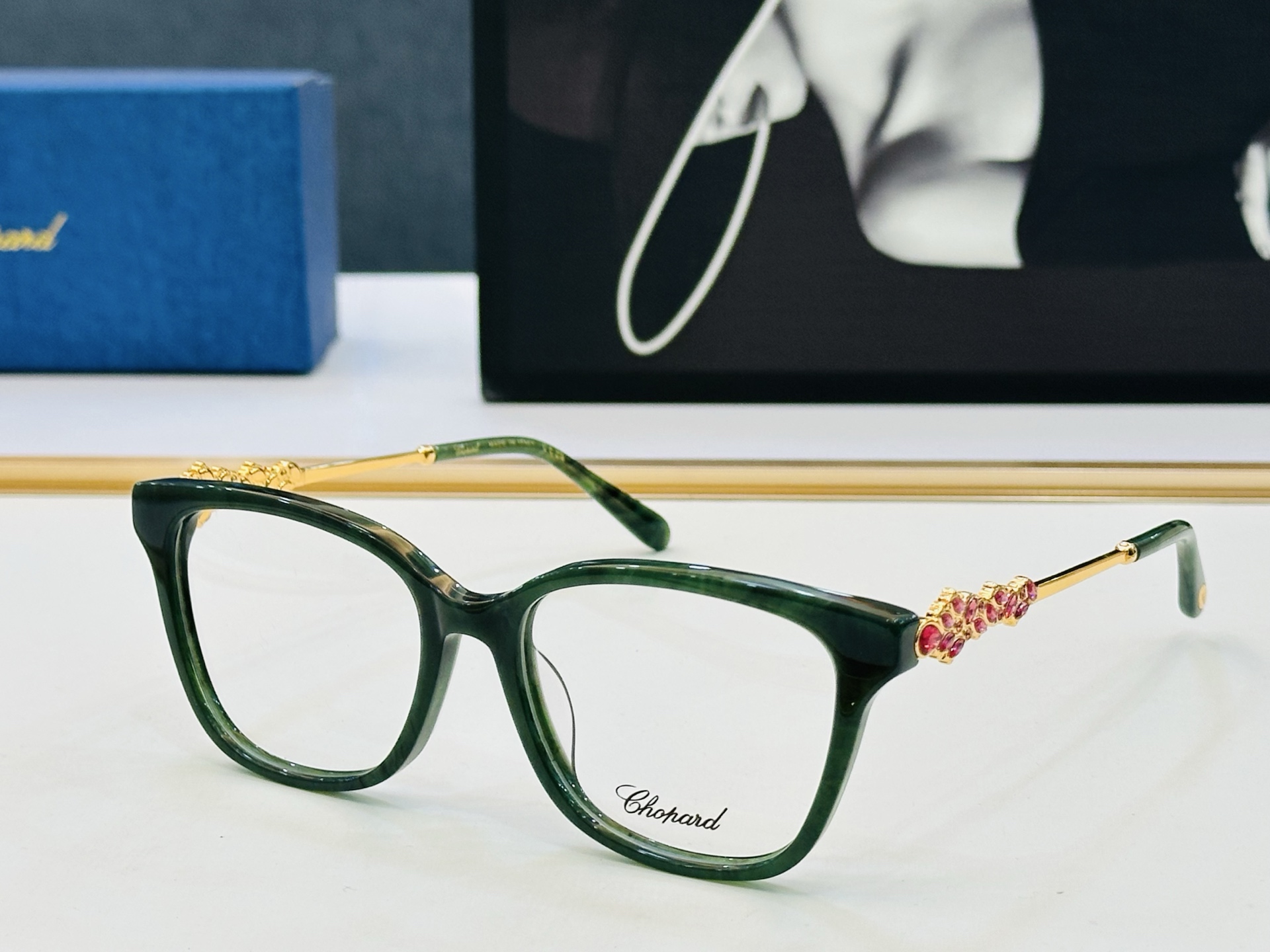 原版 ChoPard肖邦 MODEL: VCH361 Size：54口17-142 以现代时尚的设计风格