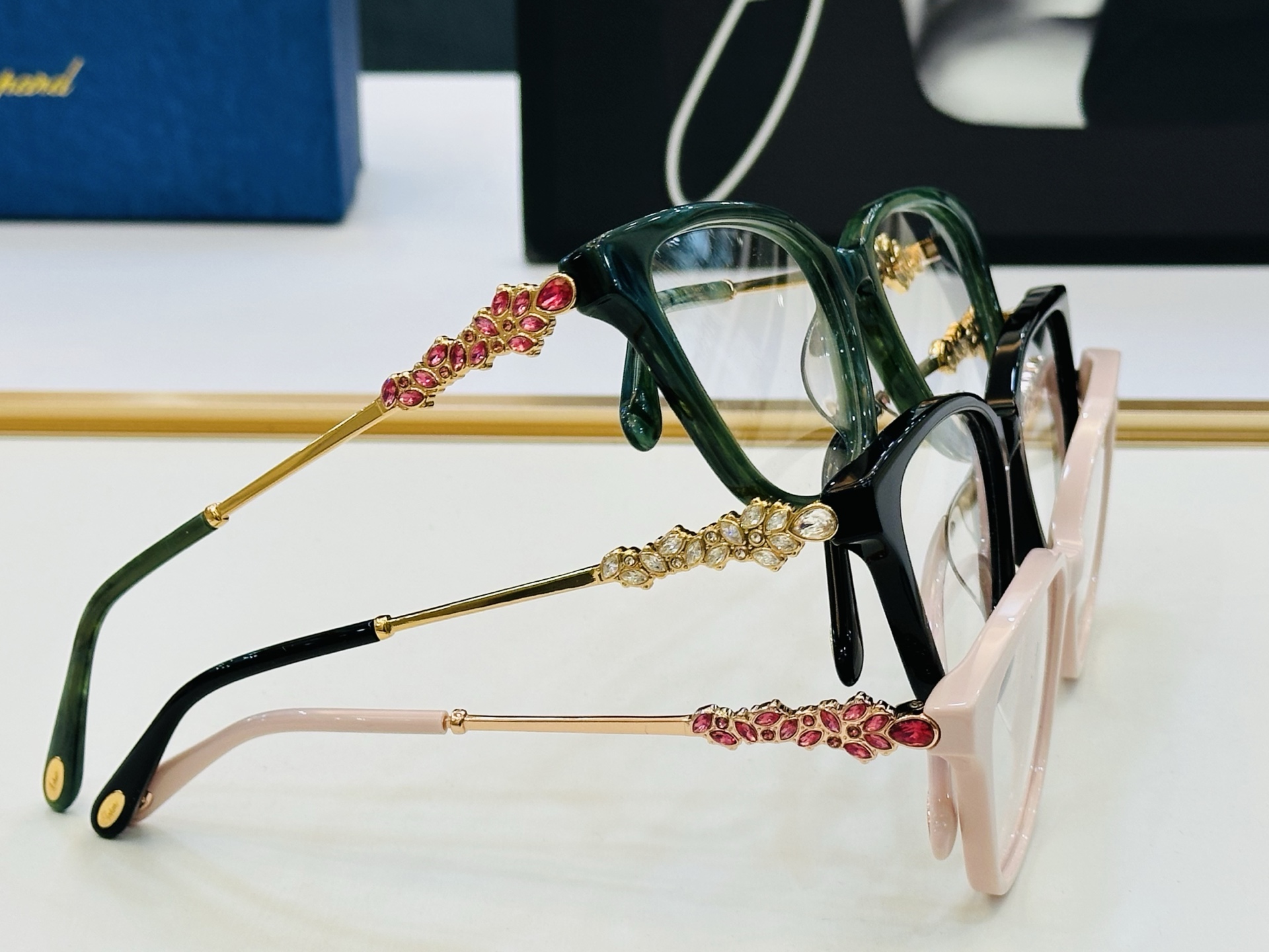 原版 ChoPard肖邦 MODEL: VCH361 Size：54口17-142 以现代时尚的设计风格