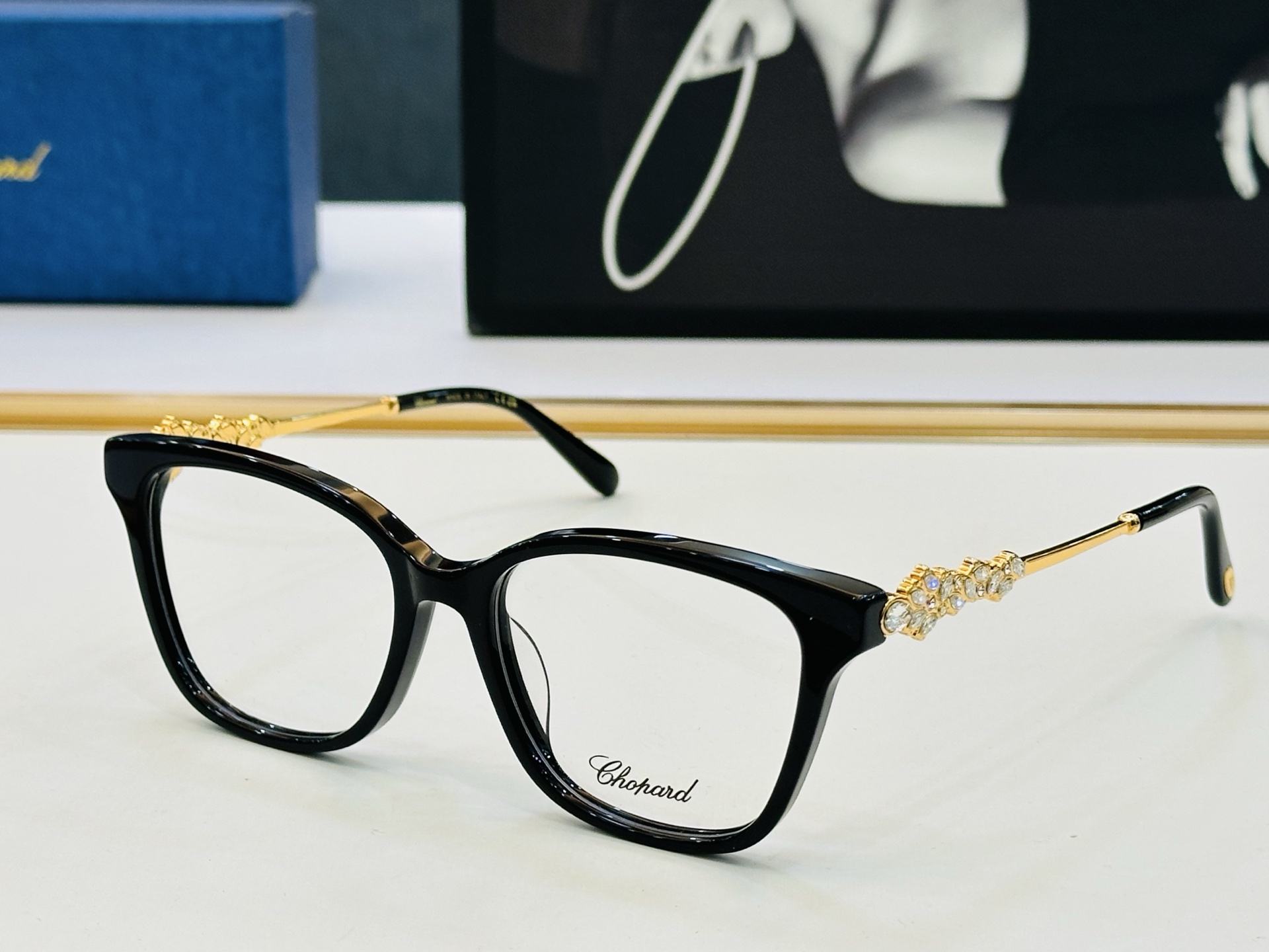 原版 ChoPard肖邦 MODEL: VCH361 Size：54口17-142 以现代时尚的设计风格