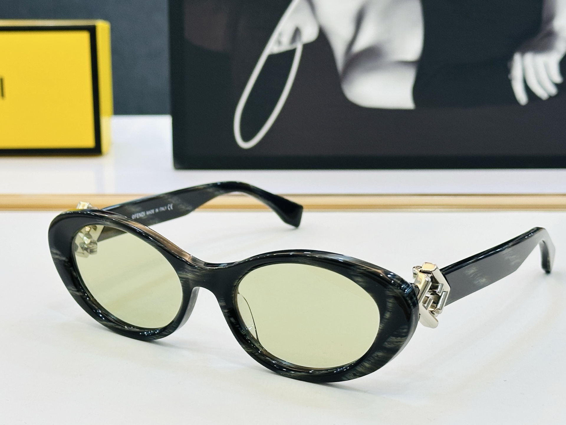 。新款FEND* FE40140U Size：55口20-140 🎁芬家 😀👏时尚经典 F太阳镜