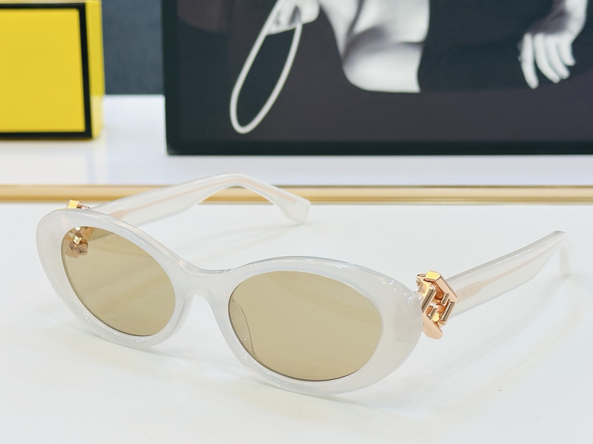 。新款FEND* FE40140U Size：55口20-140 🎁芬家 😀👏时尚经典 F太阳镜