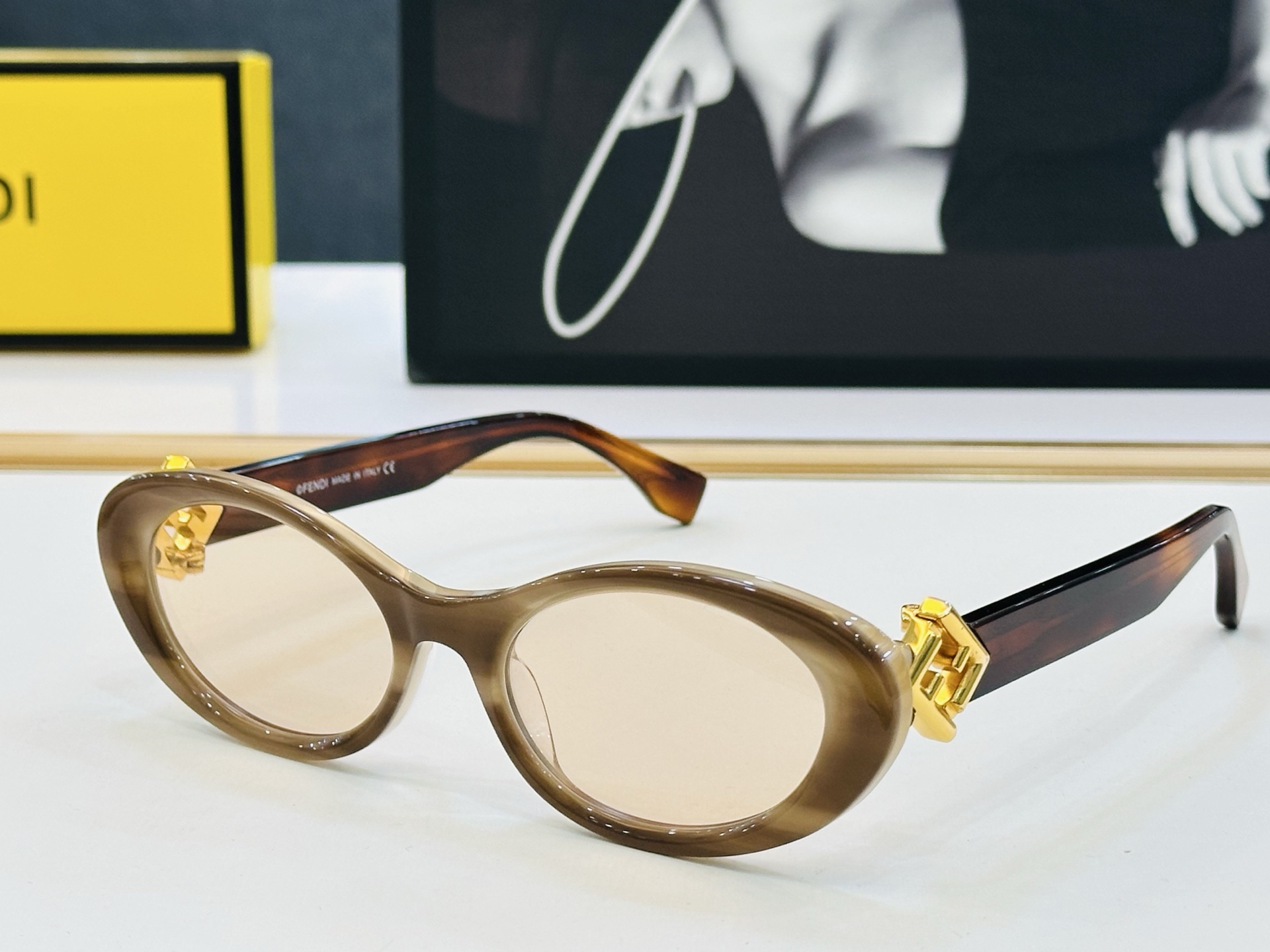 。新款FEND* FE40140U Size：55口20-140 🎁芬家 😀👏时尚经典 F太阳镜